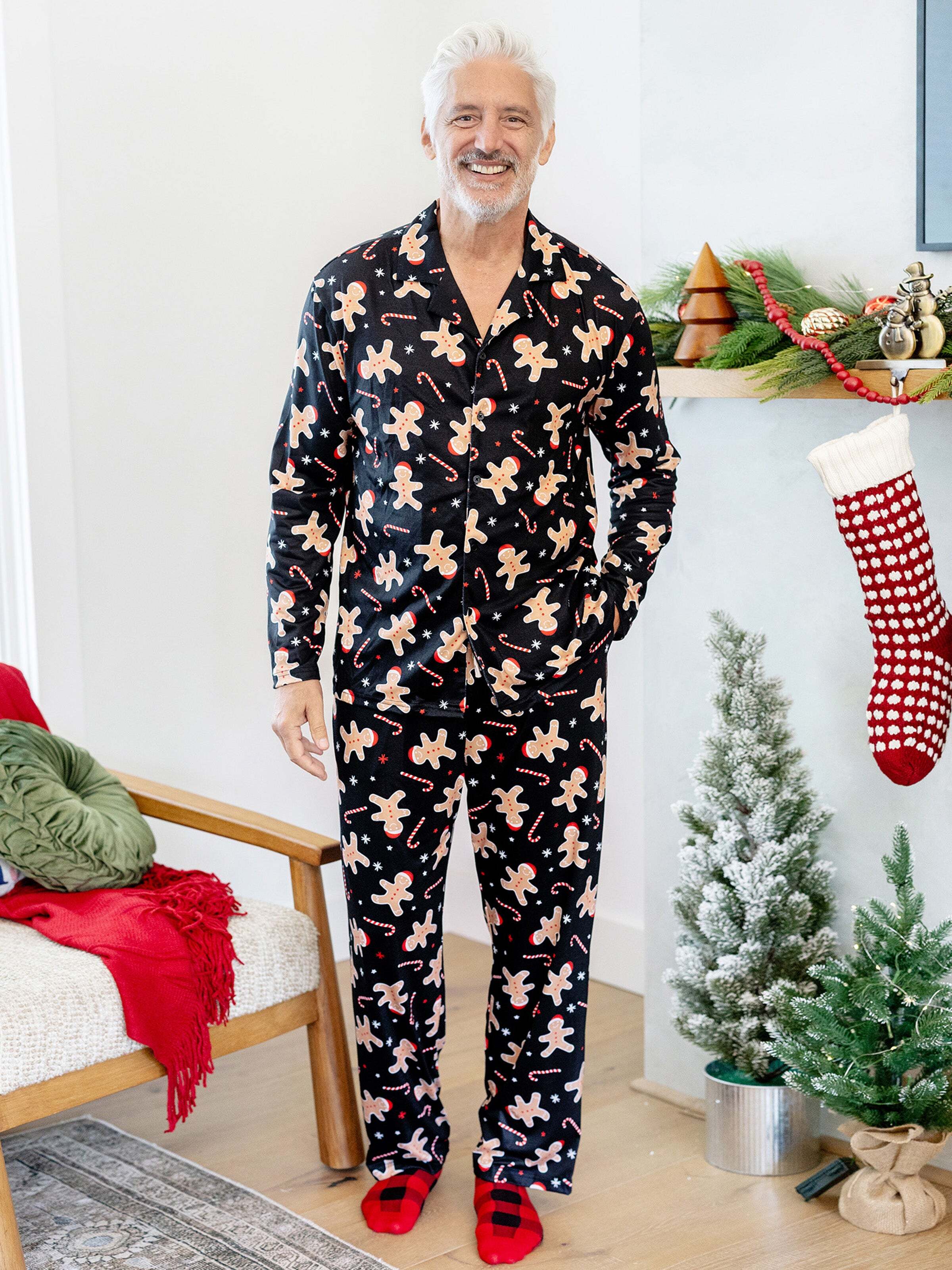 Christmas Matching Family Pajamas Set Gingerbread Print Black PJS with Christmas Socks Black