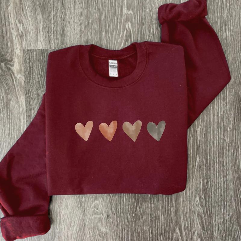 Women’s Cozy Heart Graphic Sweatshirt