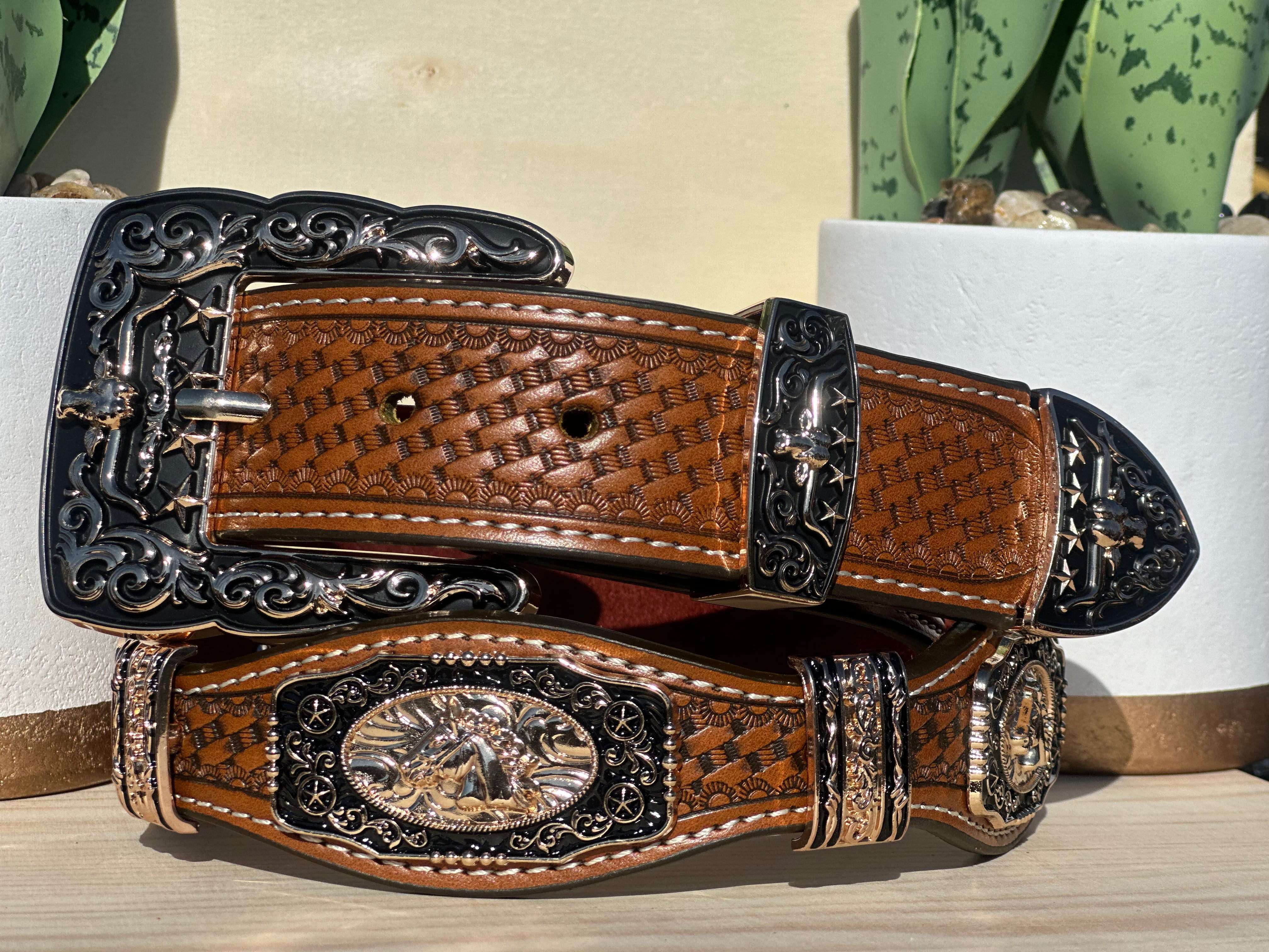 Men’s Honey Leather Belt With Horse Concho