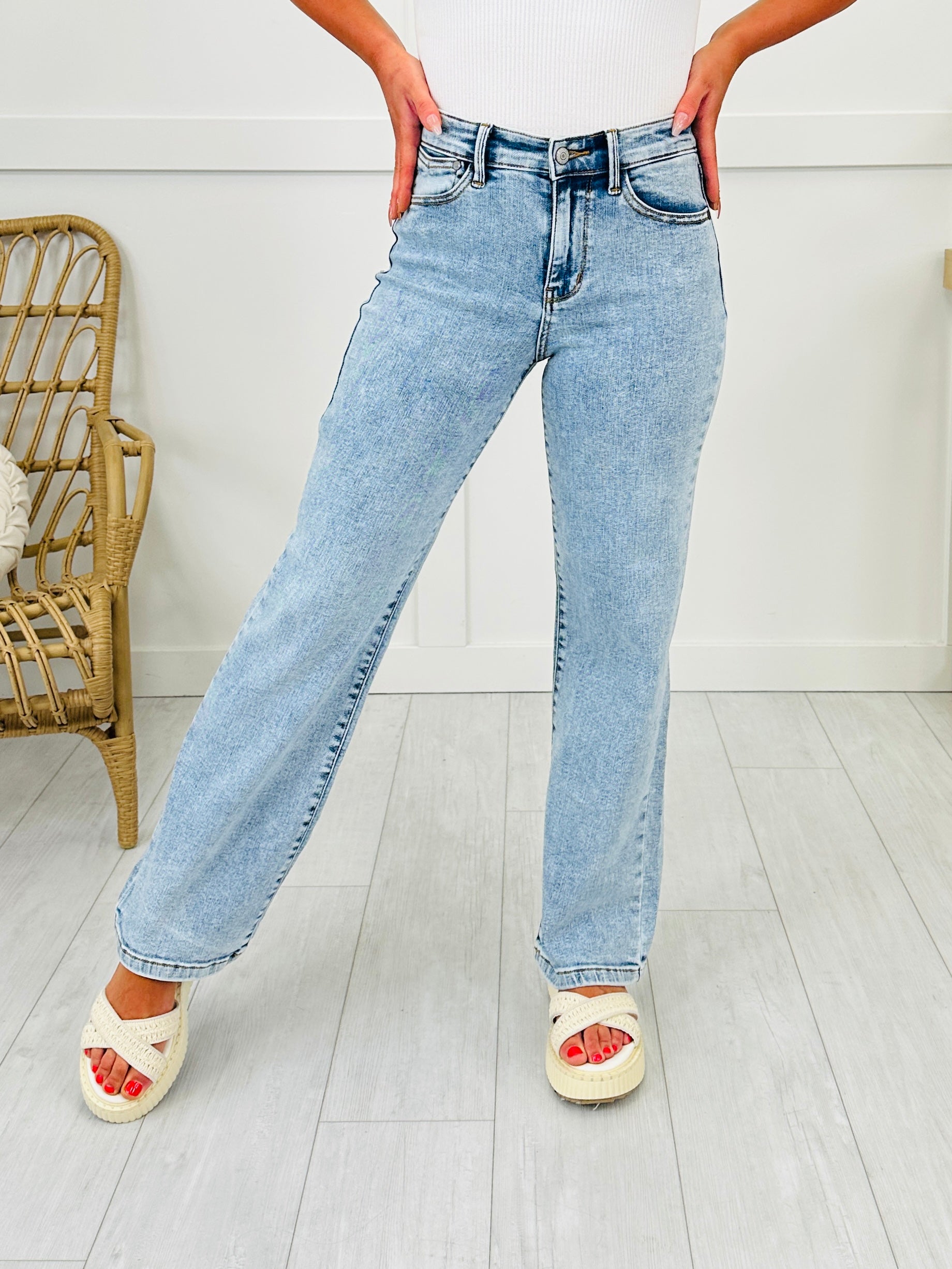 Judy Blue Caught Feelings Straight Fit Jeans