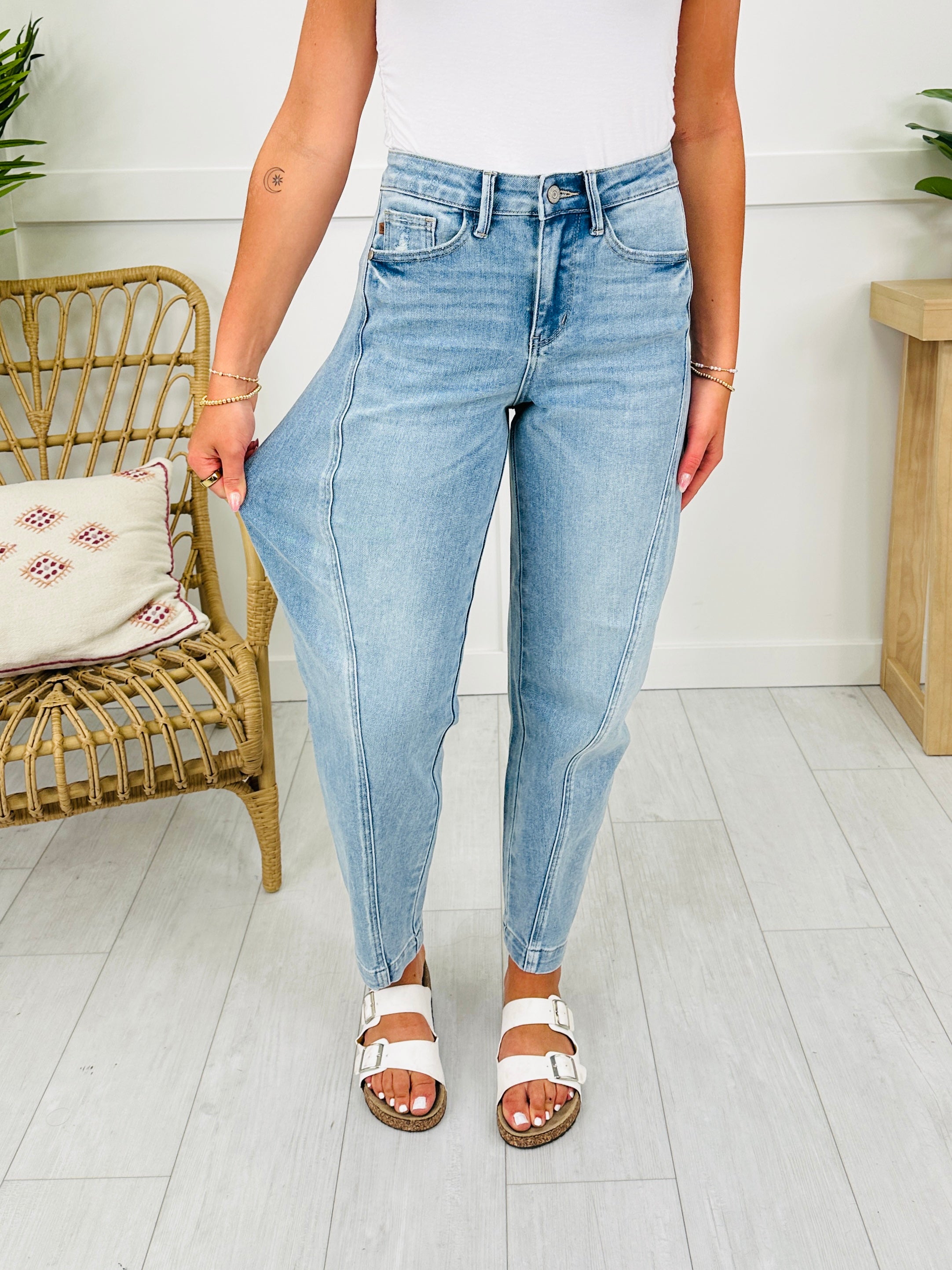 Judy Blue Barrel of Fun Barrel Style Jeans