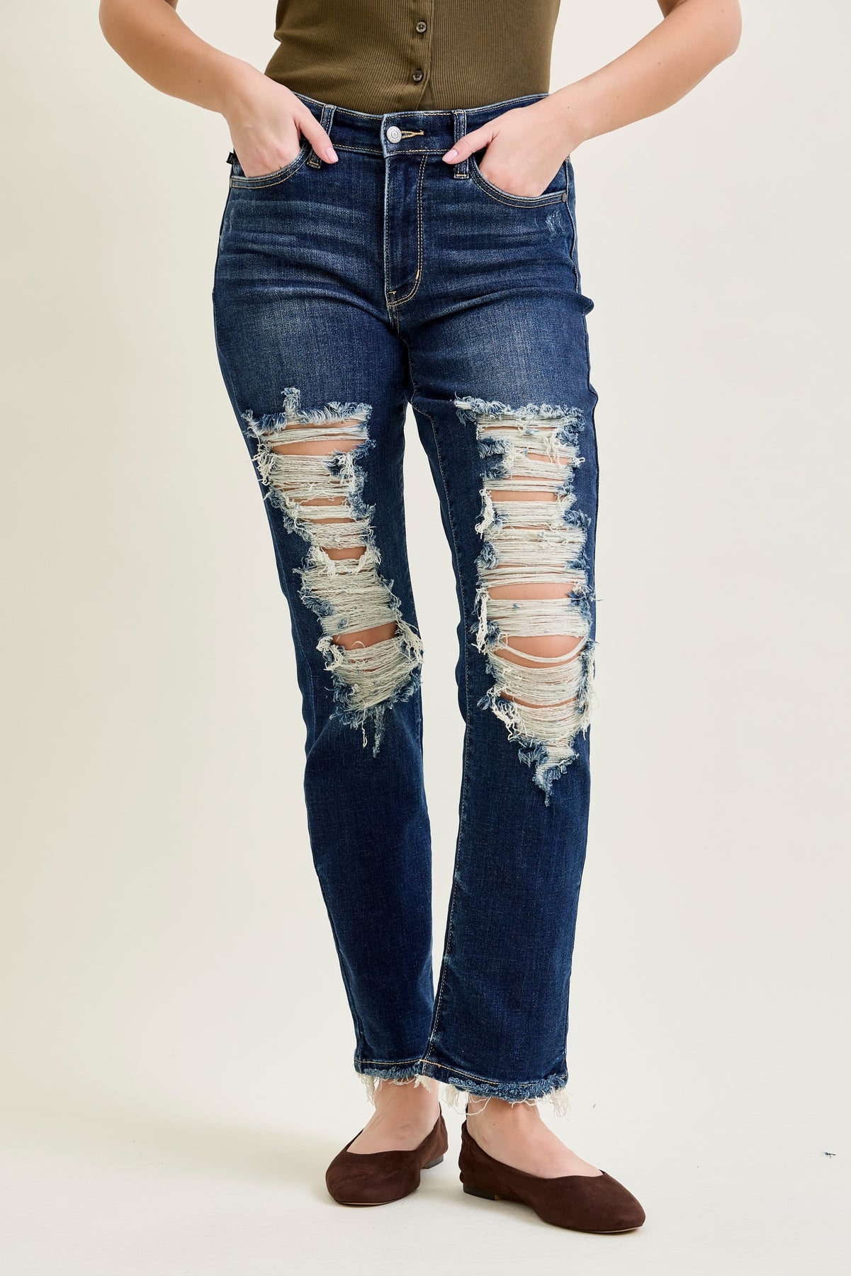 Lisse Mid Rise Ripped Straight Fit Jeans