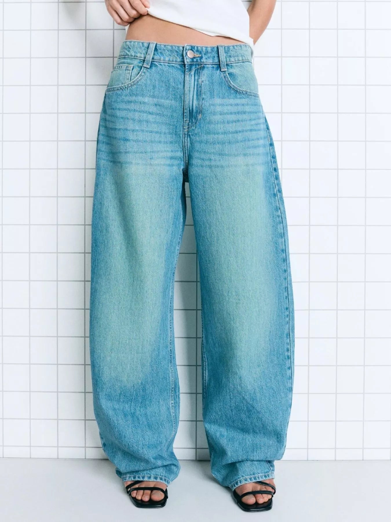 Wide Leg Washed Jeans