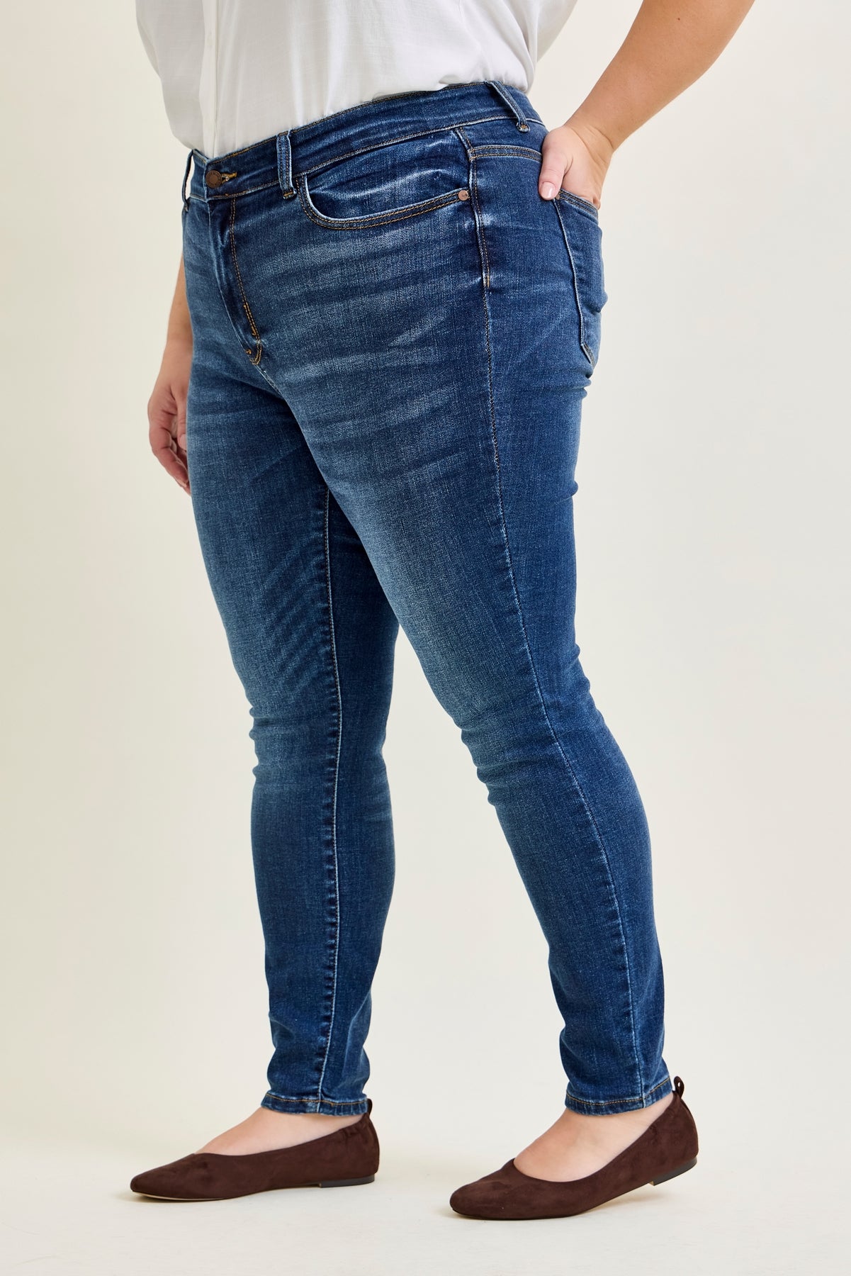 Ella Mid Rise Handsand Classic Skinny - PLUS