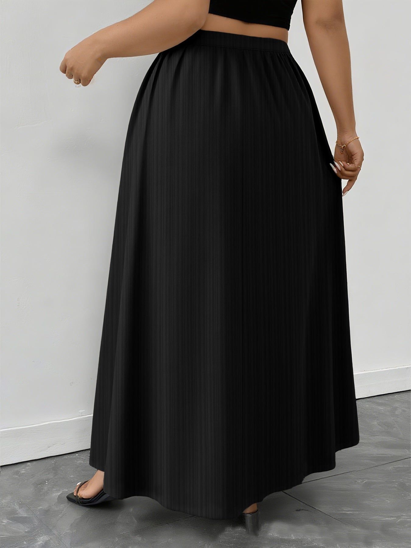 Plus Size Ruched Maxi Skirt with Pockets