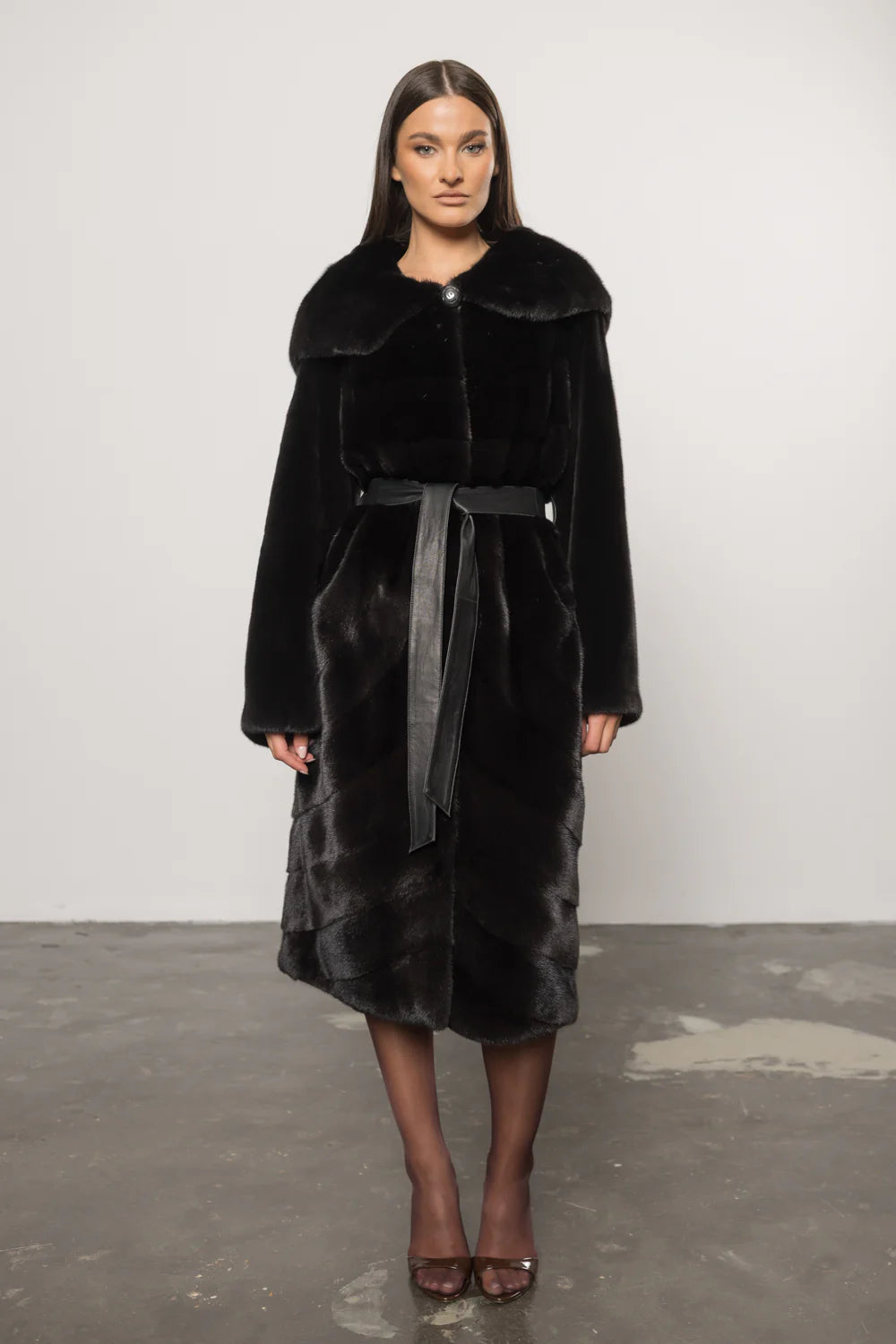 Palton din Blană Naturală de Vizon Blackglama, cu Glugă și Cordon din Piele, Diamond 424