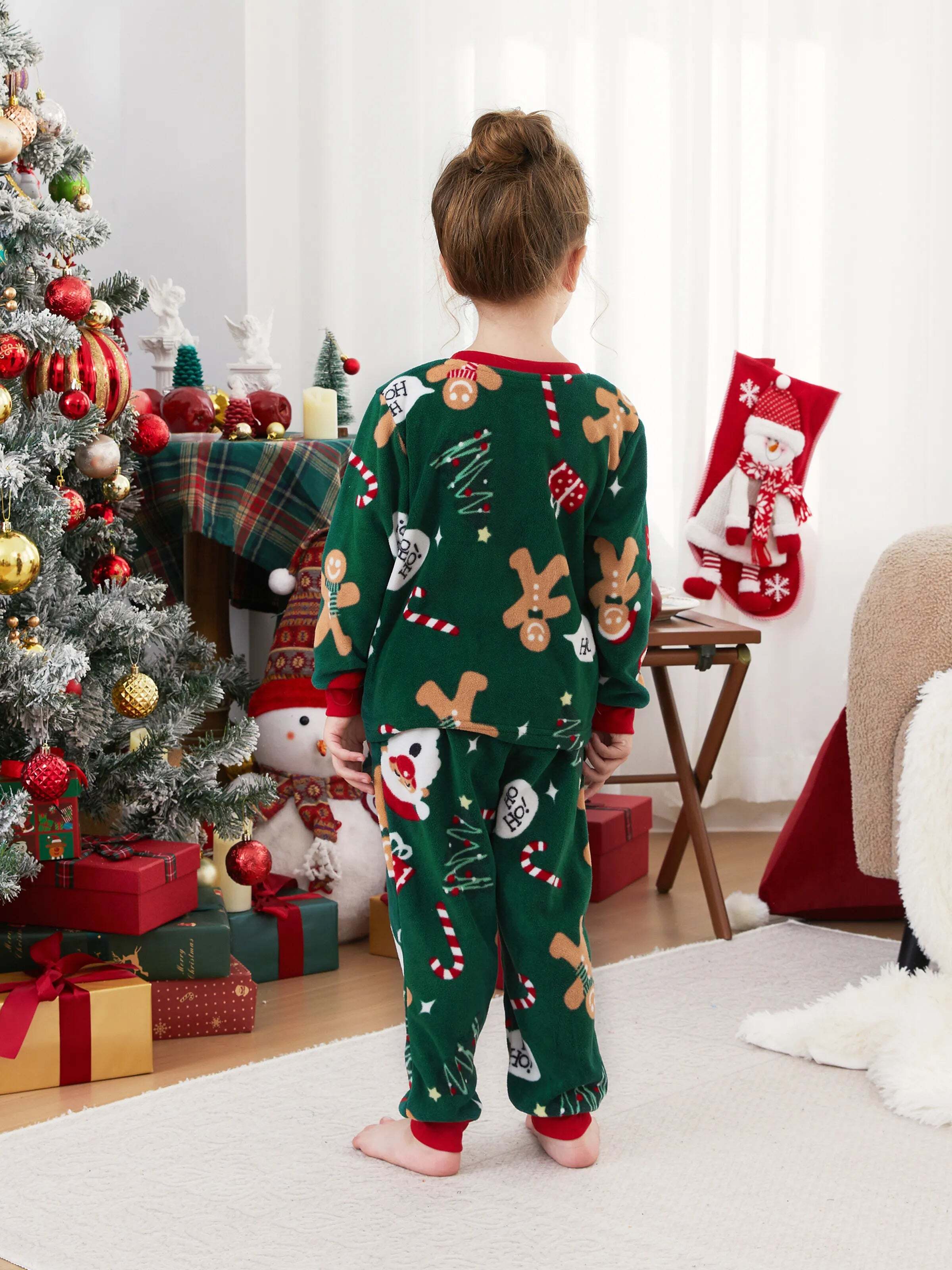 Christmas Pajamas Family Matching Fleece Gingerbread Man Long Sleeves Pajamas Sets with Christmas Socks Dark Green