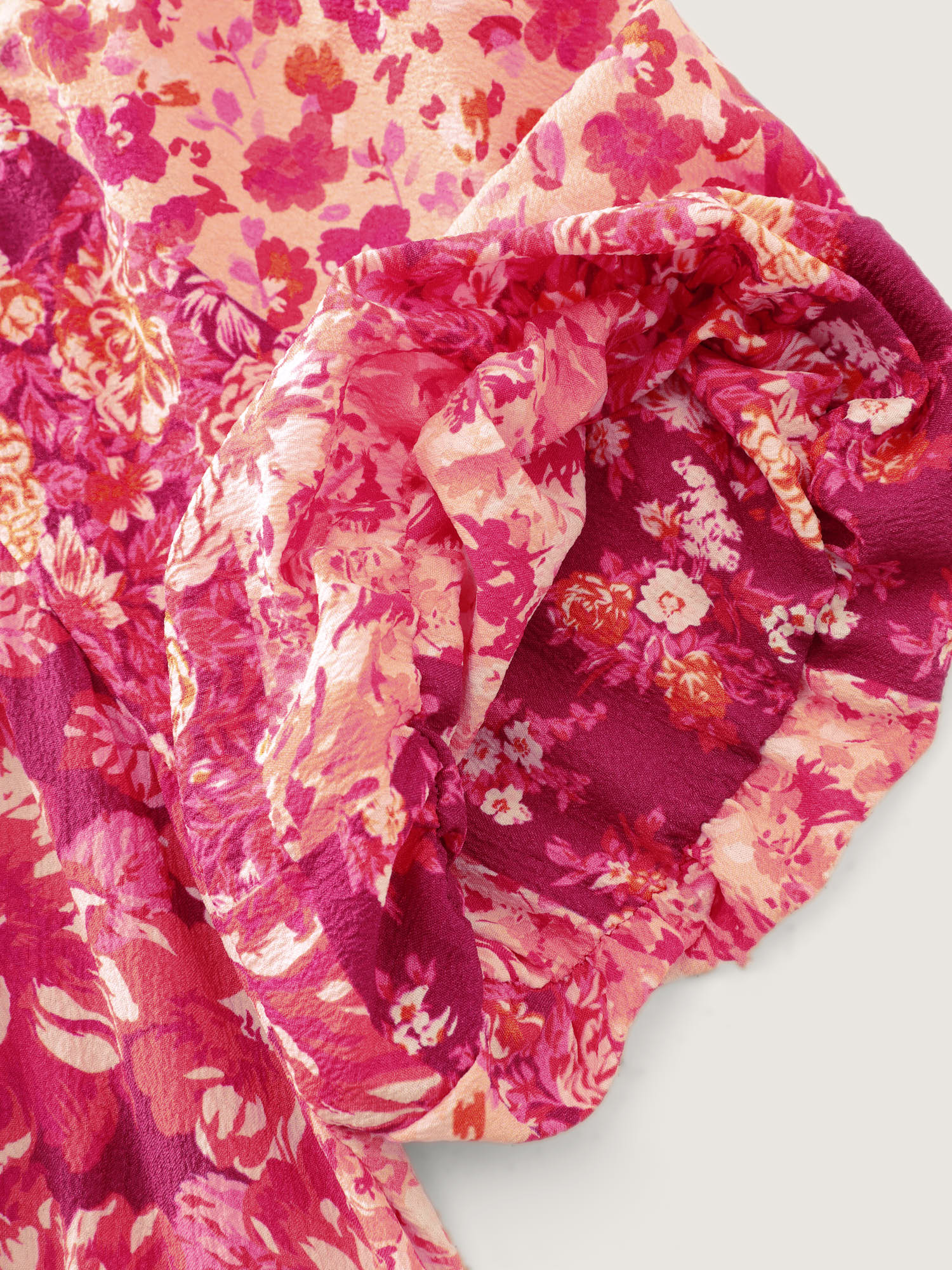 Floral Print Bust-Defining Shirred Midi Dress