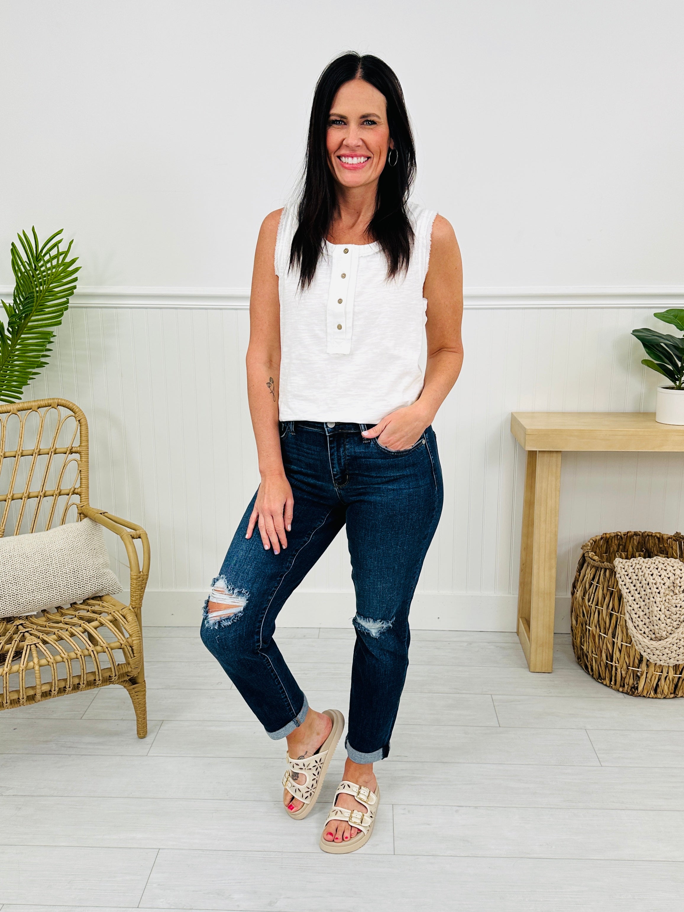 Judy Blue Walk This Way Slim Straight Leg Jeans in Reg/Curvy