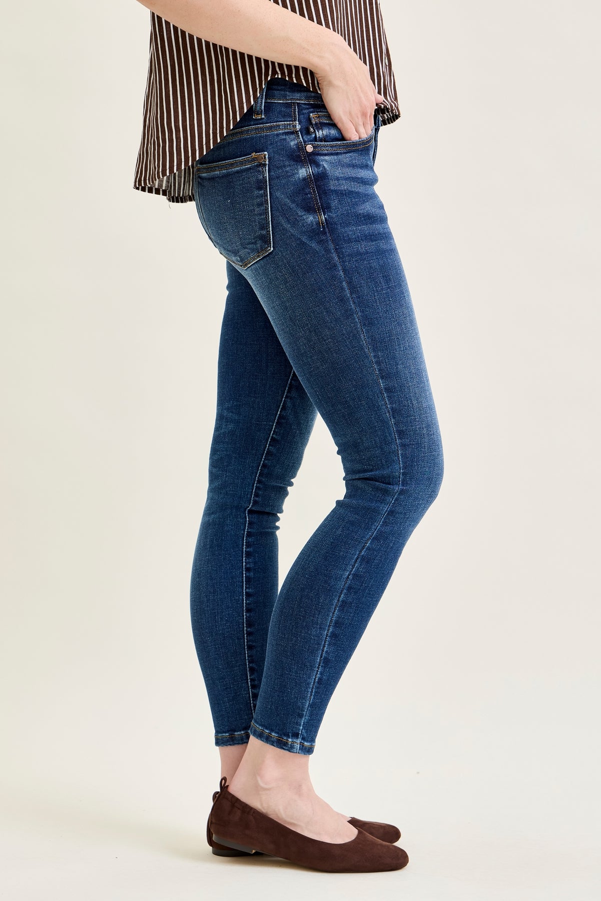 Ella Mid Rise Handsand Classic Skinny Jeans