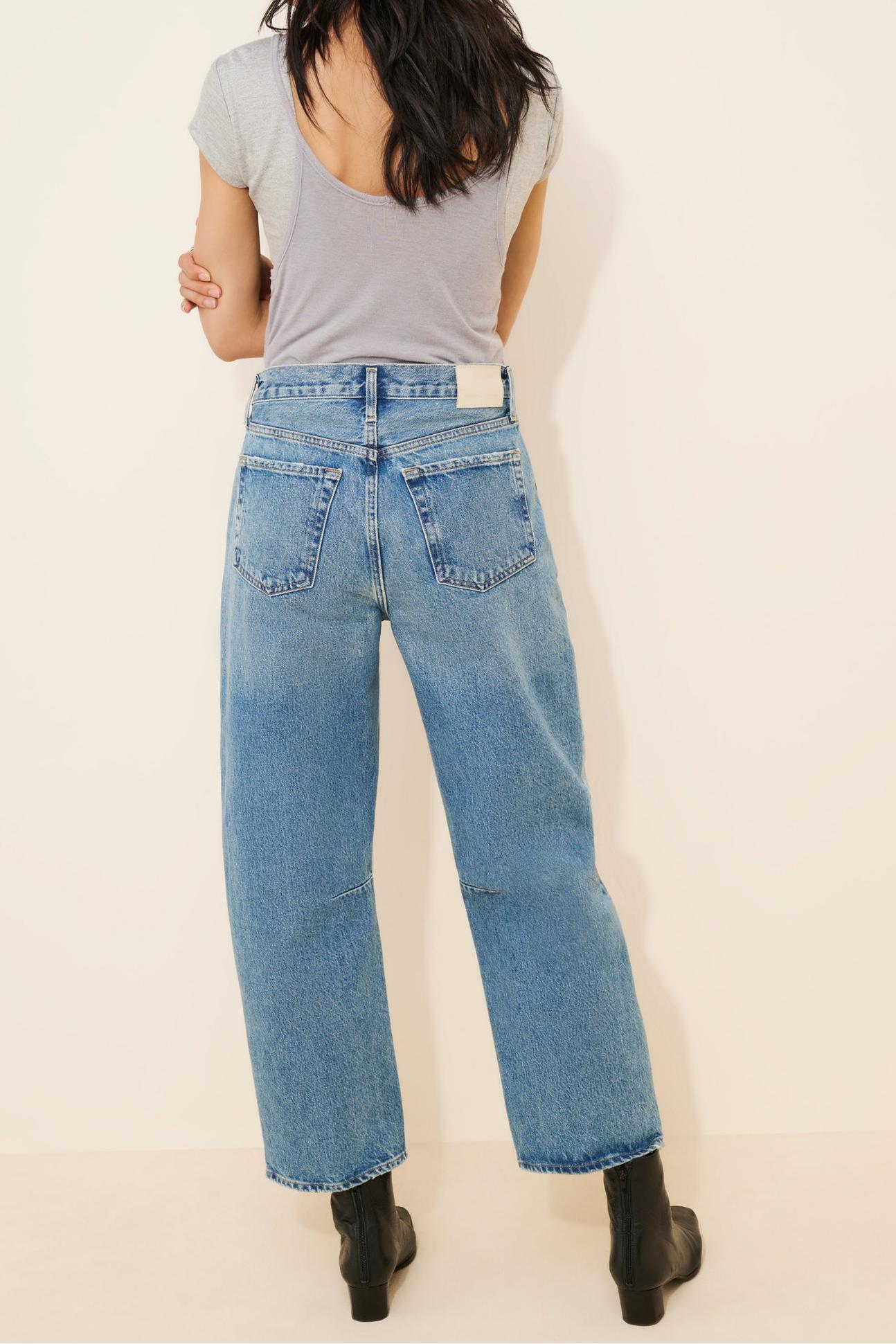 Light Relaxed Barrel Jeans