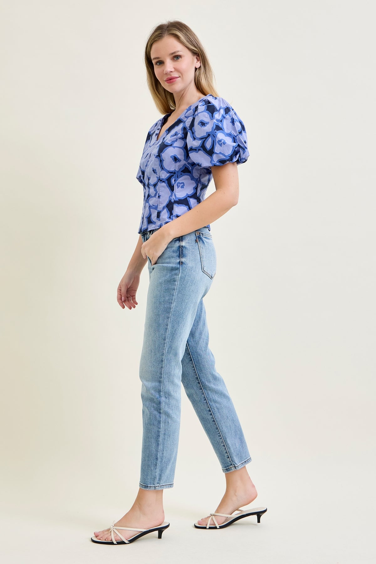 Stacy Vintage Vibes Slim Jeans with a Pocket Perk