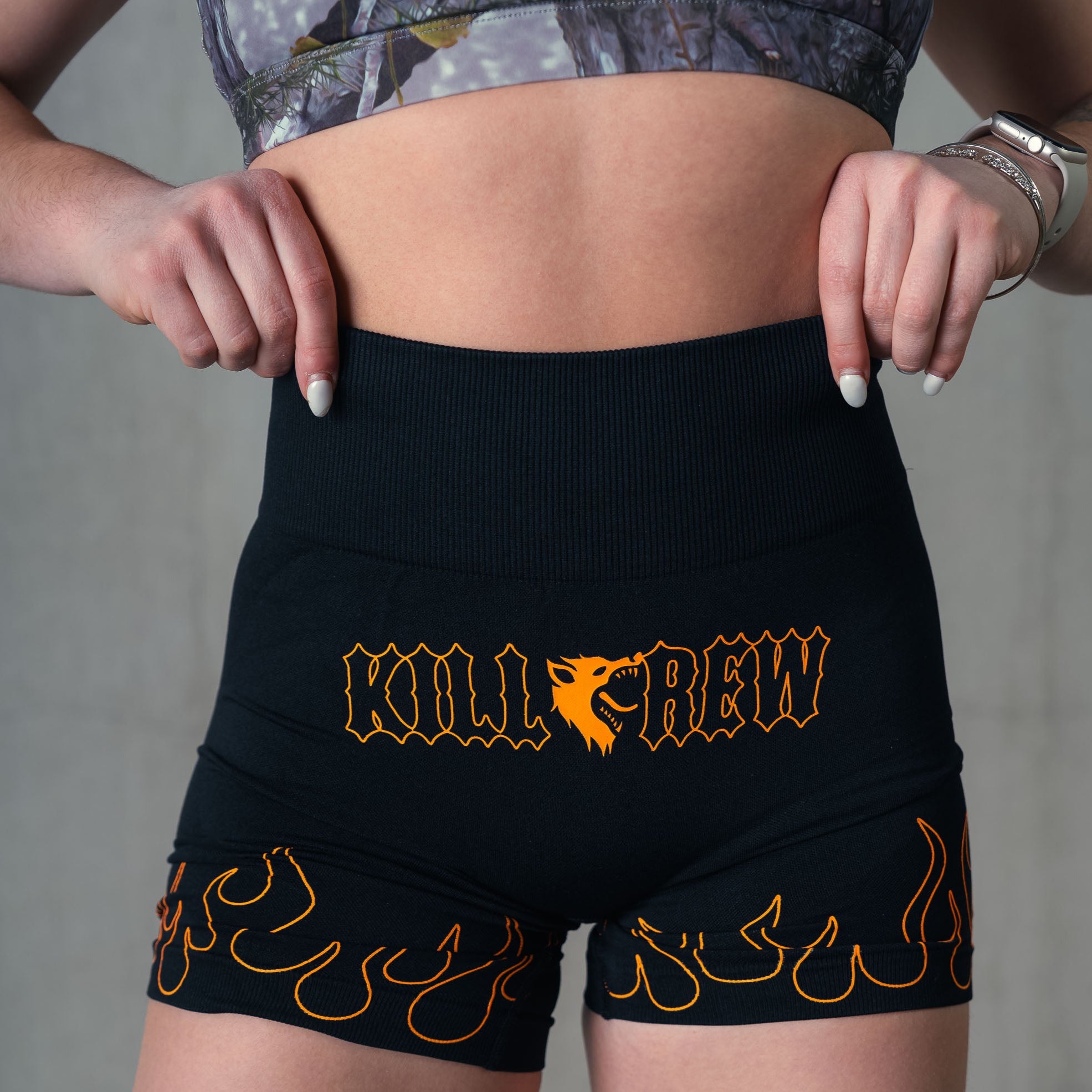 SEAMLESS FLAMES BIKER SHORTS - BLACK / ORANGE