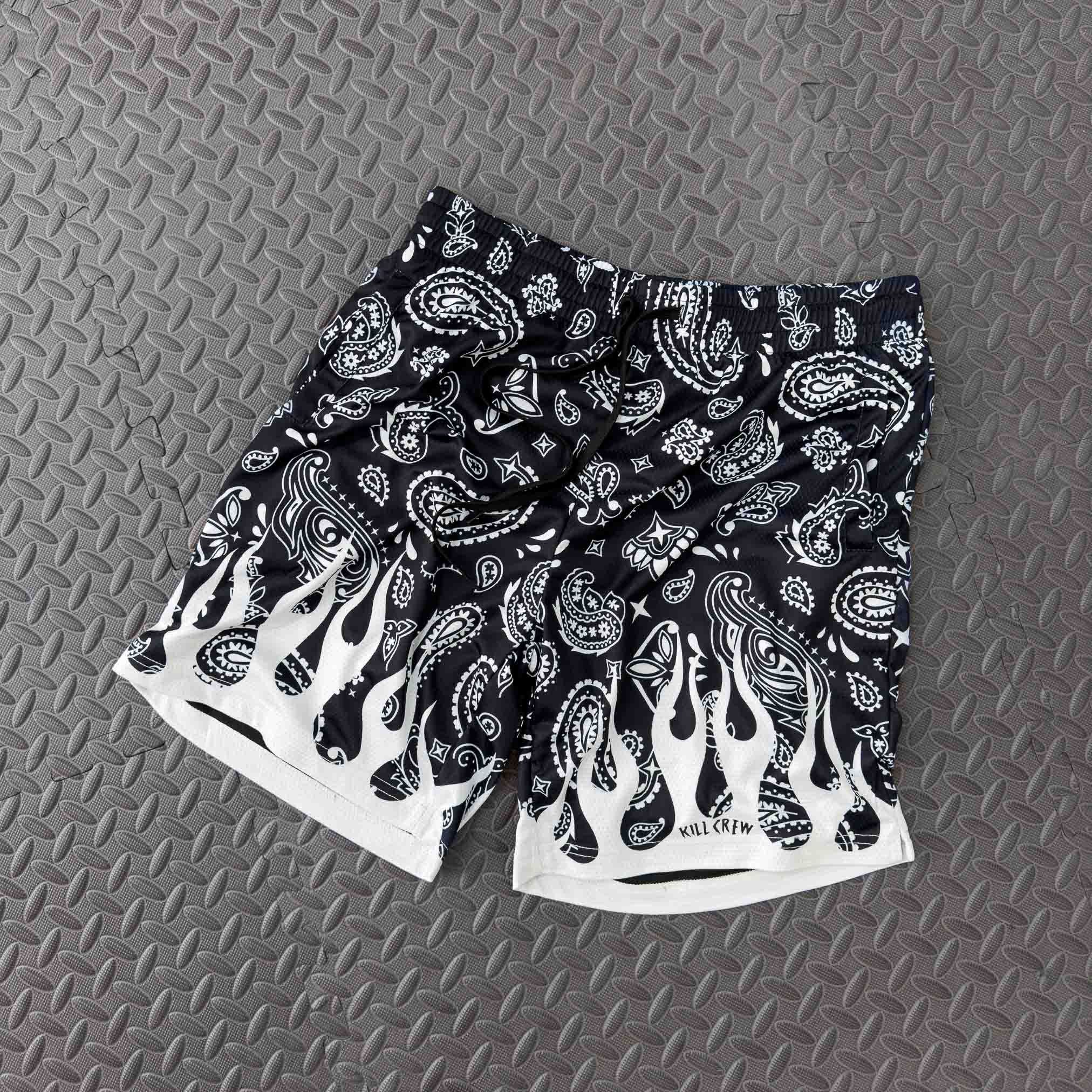 RELAXED CUT SHORTS BANDANA FLAME - BLACK / WHITE