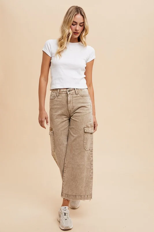 Wear Raw Hem Wide Leg Jeans with Cargo Pockets