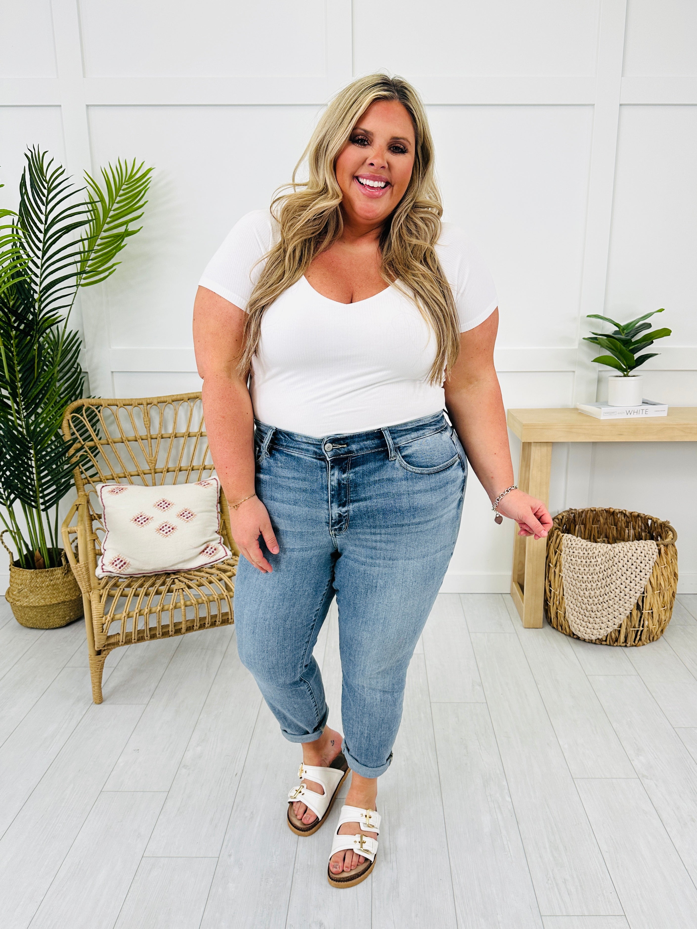 Judy Blue The Bleach Boys Midrise Boyfriend Jeans in Reg/Curvy
