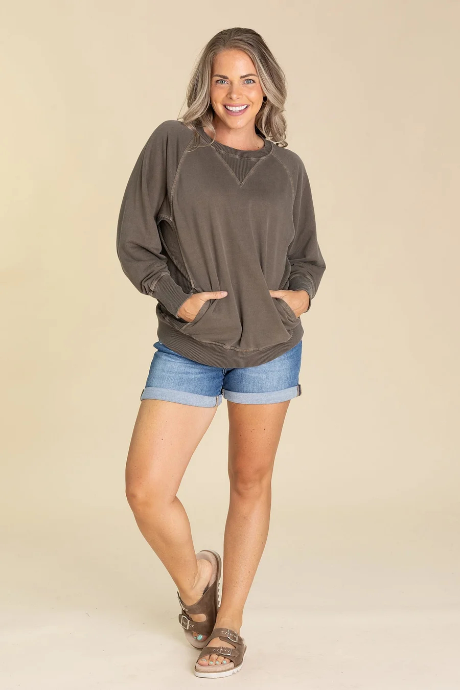 Woman's Pigment Dyed Sweatshirt With Pockets