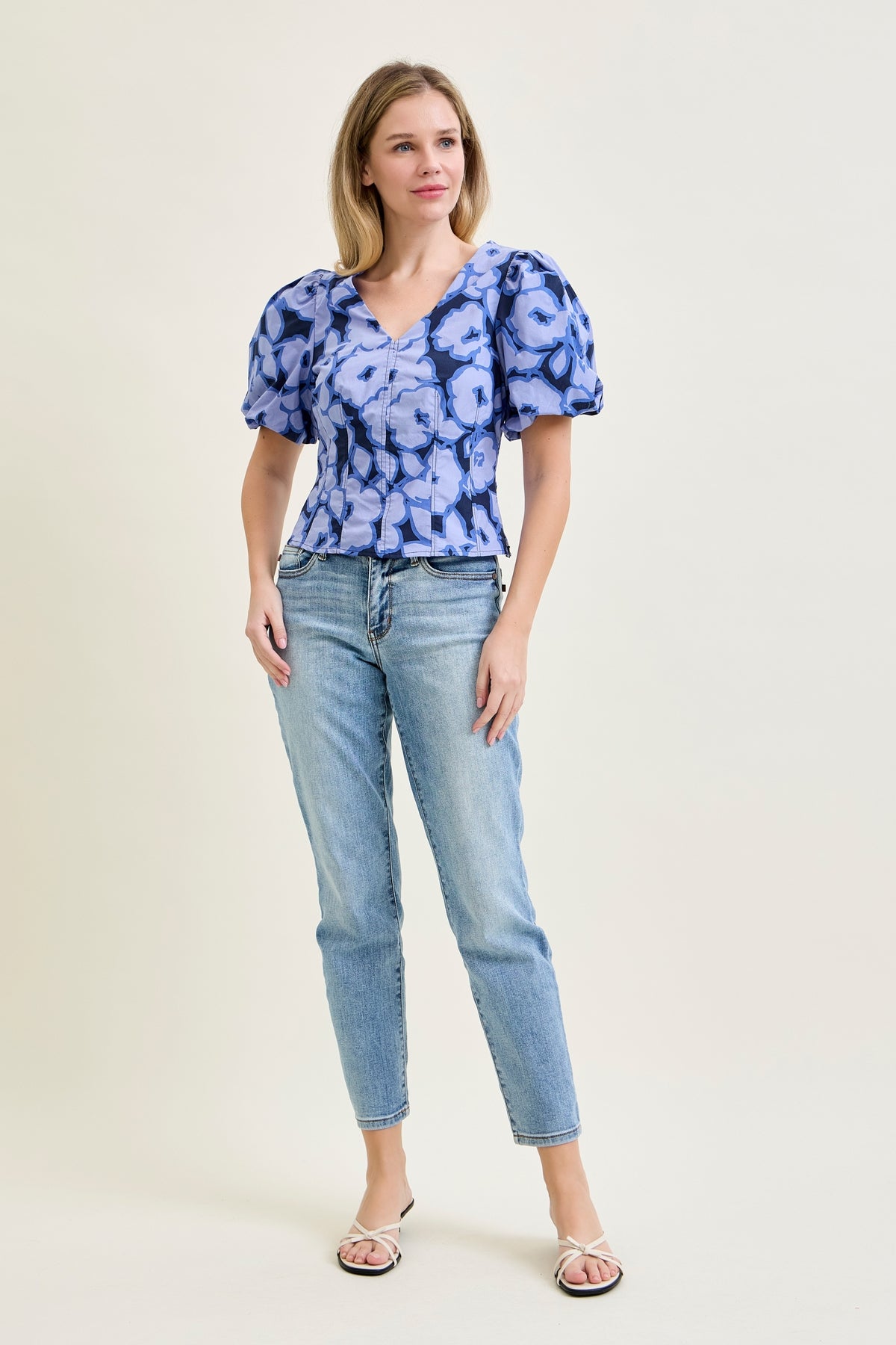 Stacy Vintage Vibes Slim Jeans with a Pocket Perk