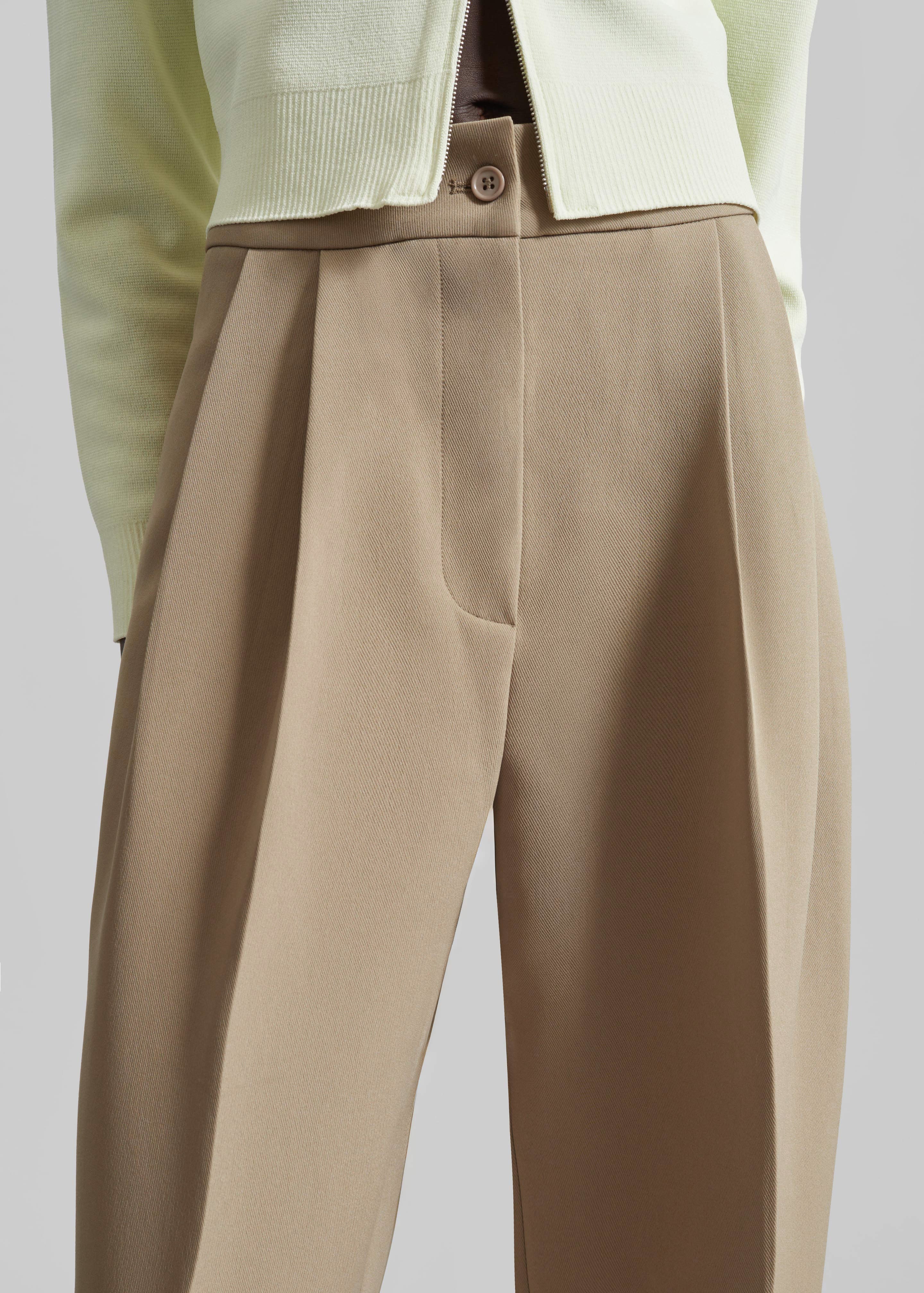 Doyer Pleated Trousers - Beige