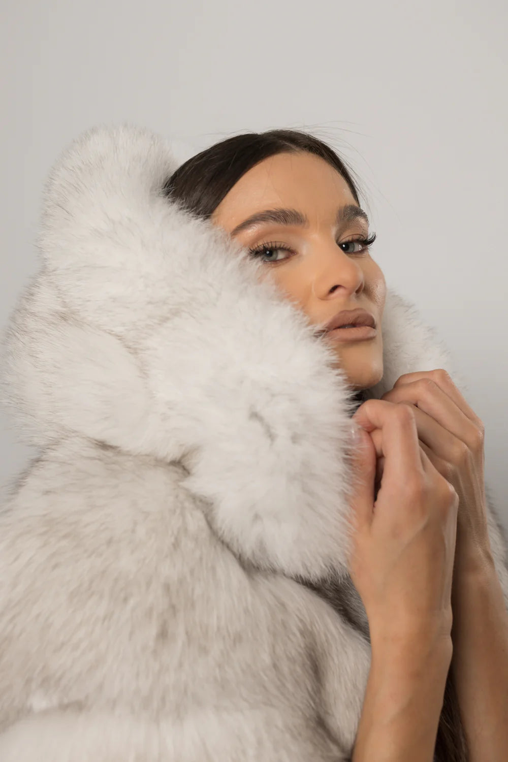 Haină din Blană Naturală de Vulpe Polară, Transformabilă, V Model, cu Glugă Detașabilă, Femei, Natural White 402