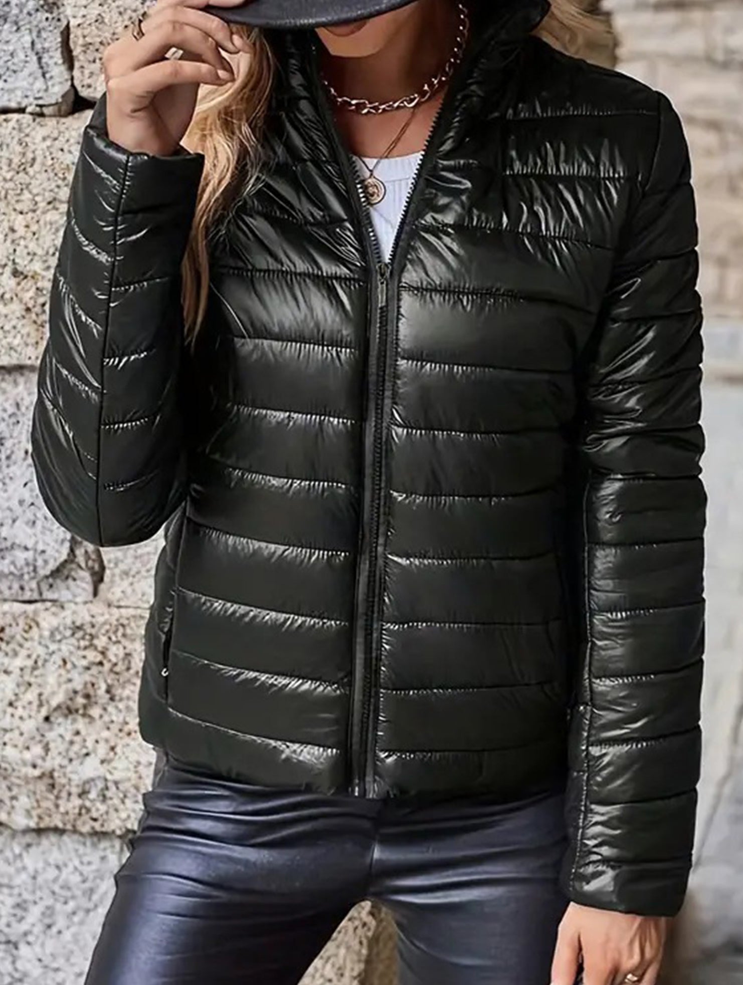 Short, slim-fitting, stand-up collar cotton coat