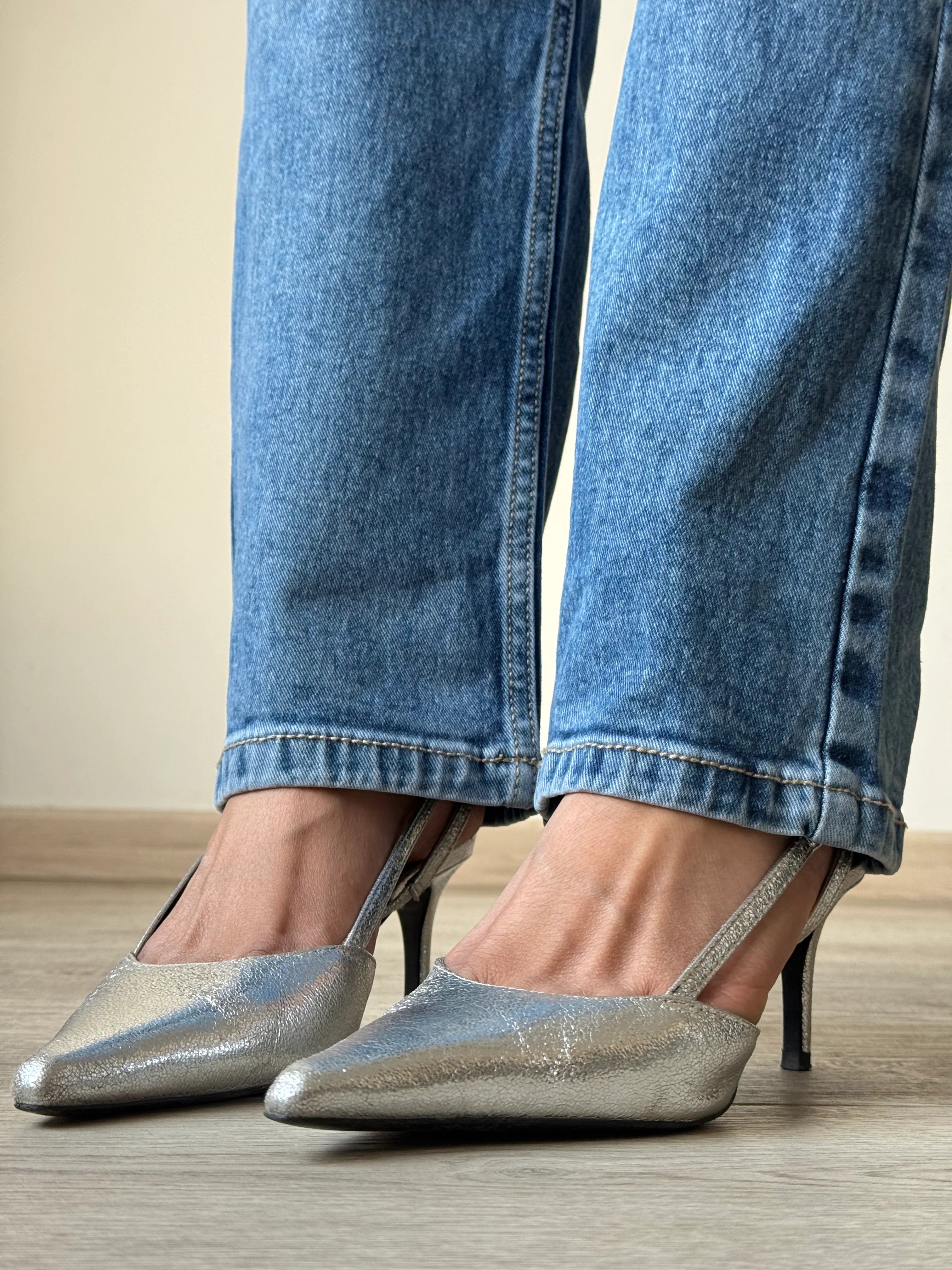 Sleek Tailored Straight Fit Jeans