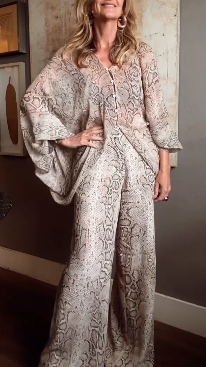 Women V-neck Snake Print Loose Casual Suit