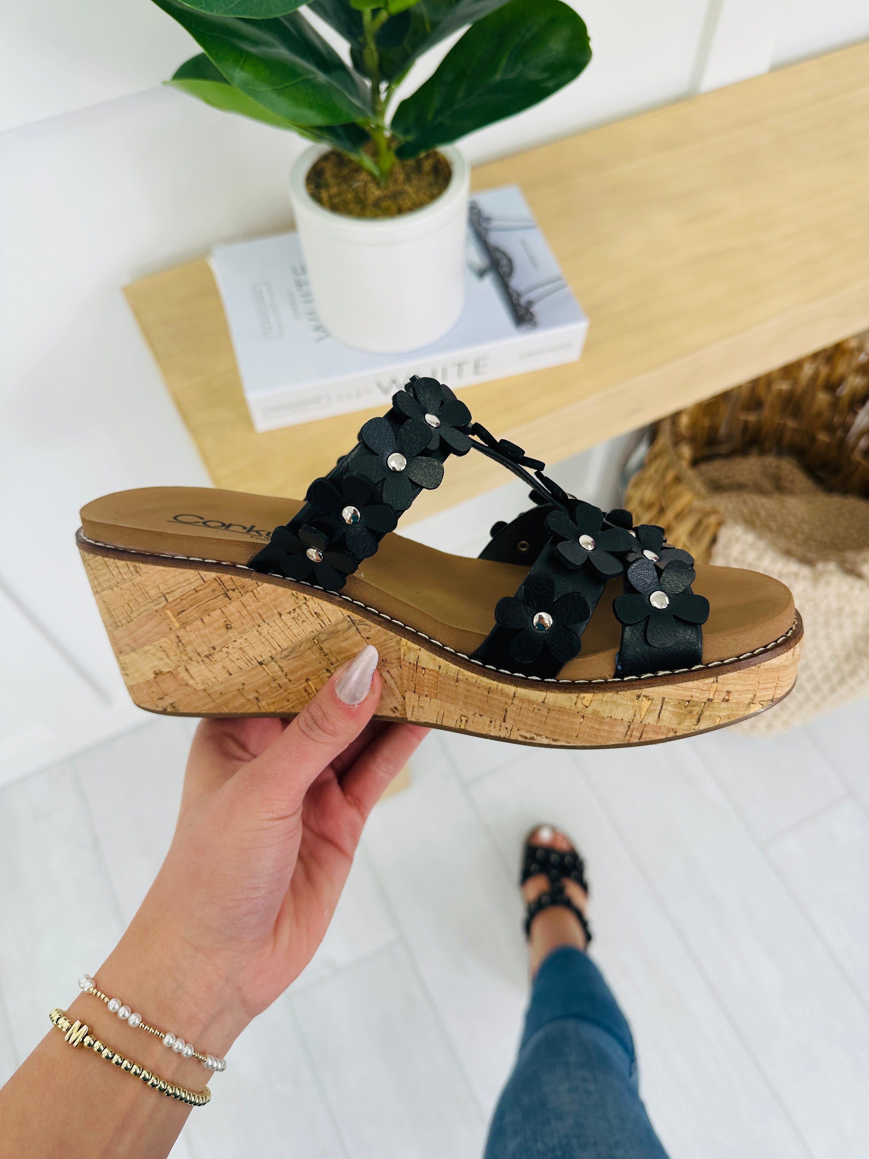 Blossom Steps Wedges In Black