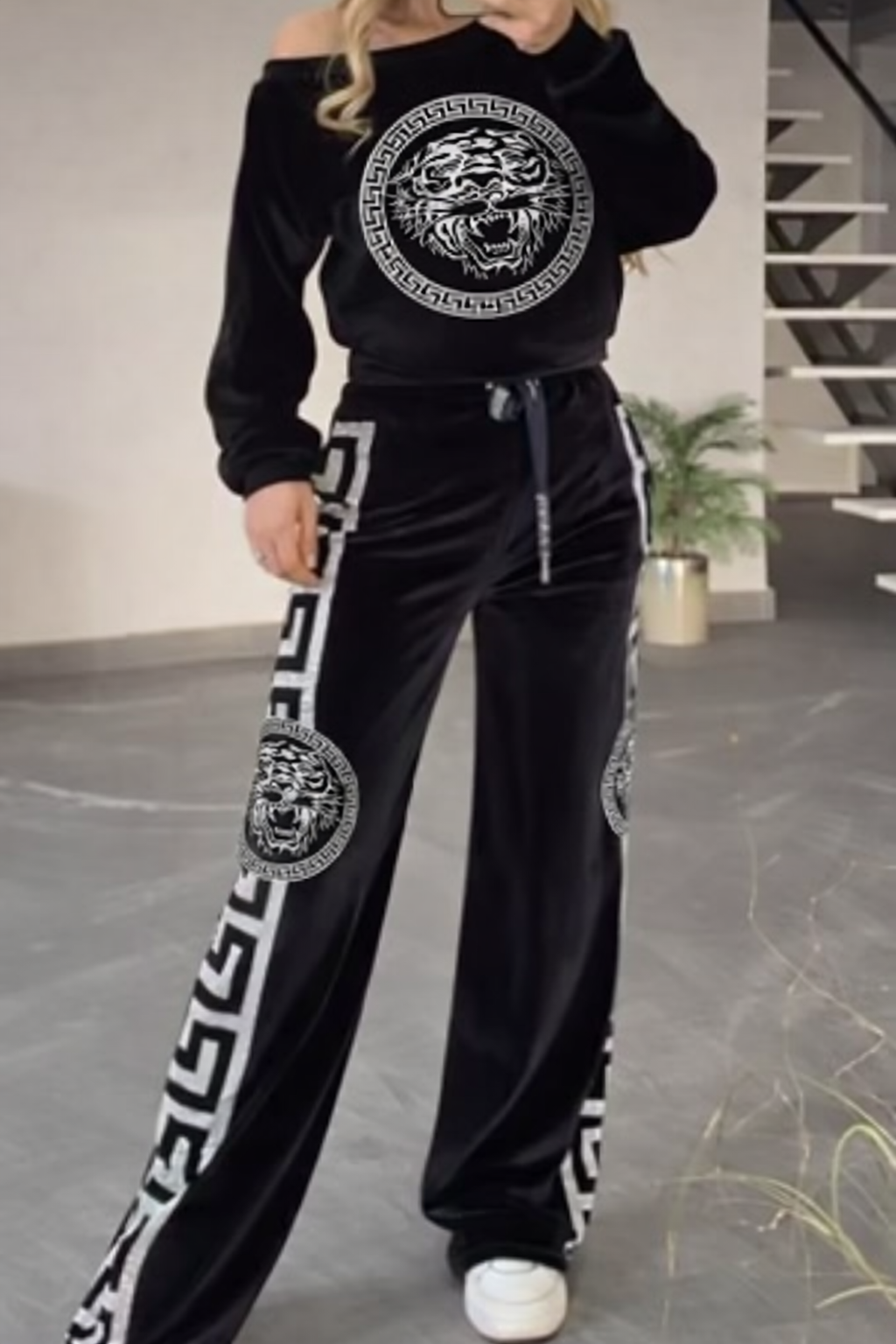 Women Round Neck Printed Casual Suit