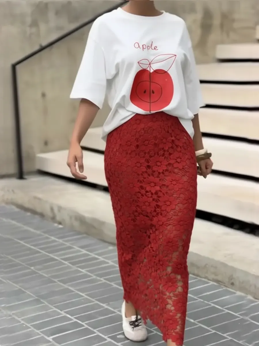 Women's Elegant Hollow-out Lace Slim-fit Skirt