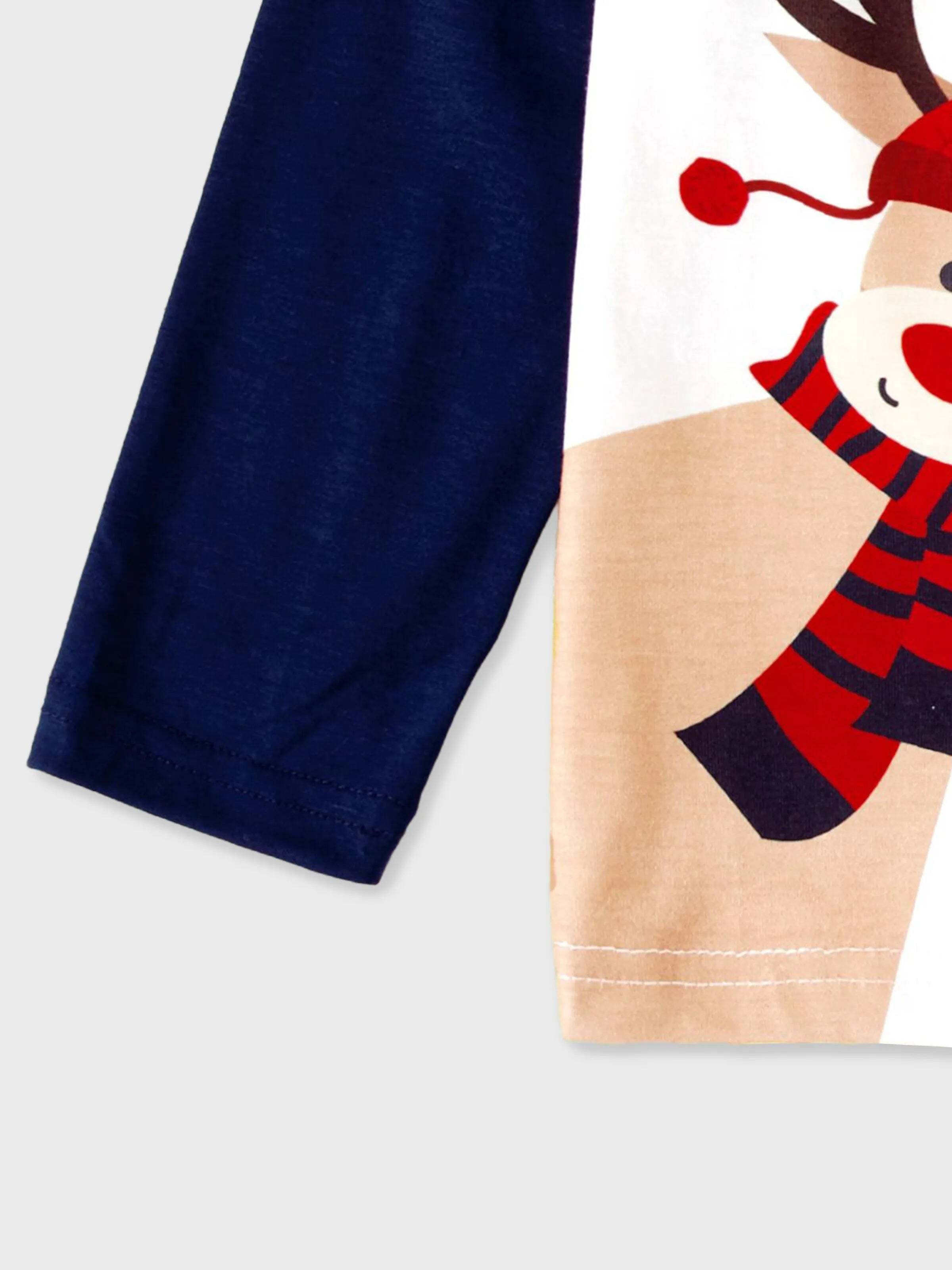 Christmas Family Pajamas Reindeer Pattern Big Graphic Raglan Sleeves Pajamas Sets with Christmas Socks Dark blue/White/Red