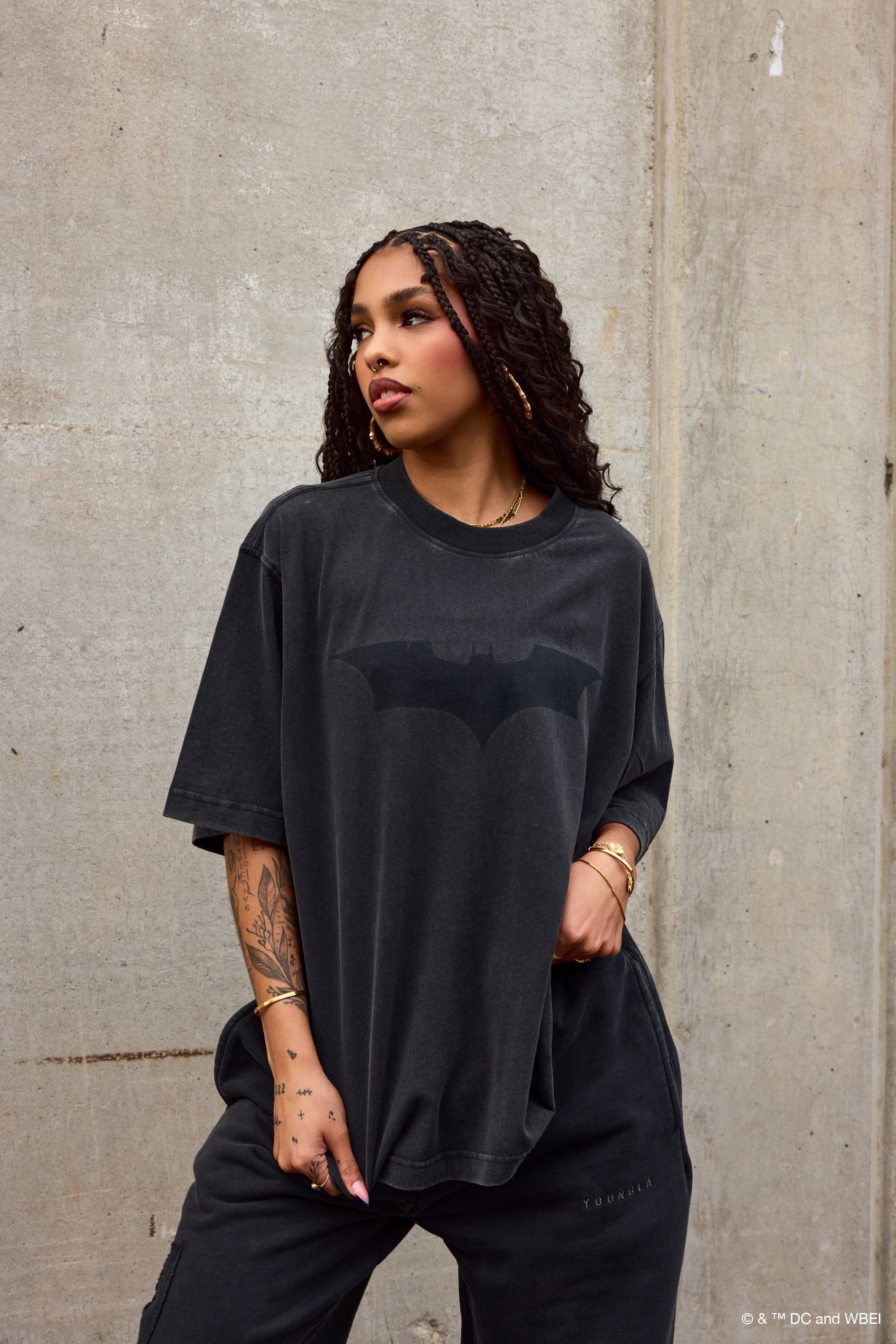 W4103 Batman Lived-in Tee