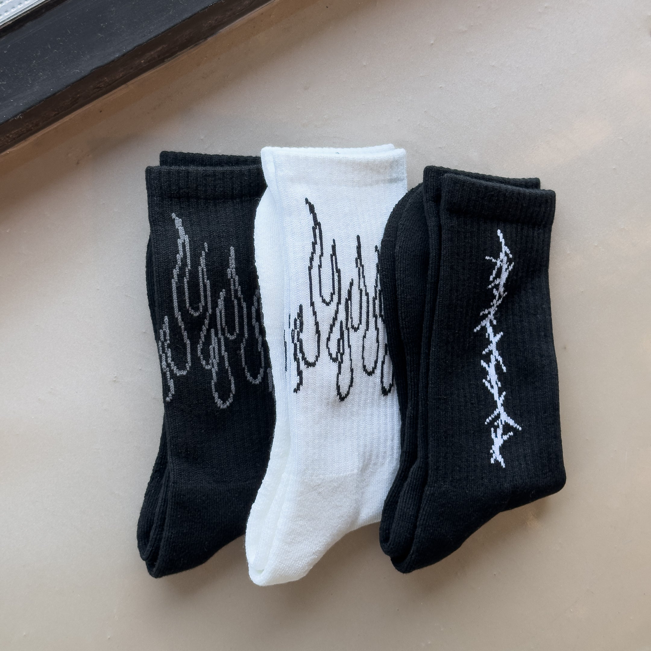 FLAME HIGH SOCKS - BLACKOUT