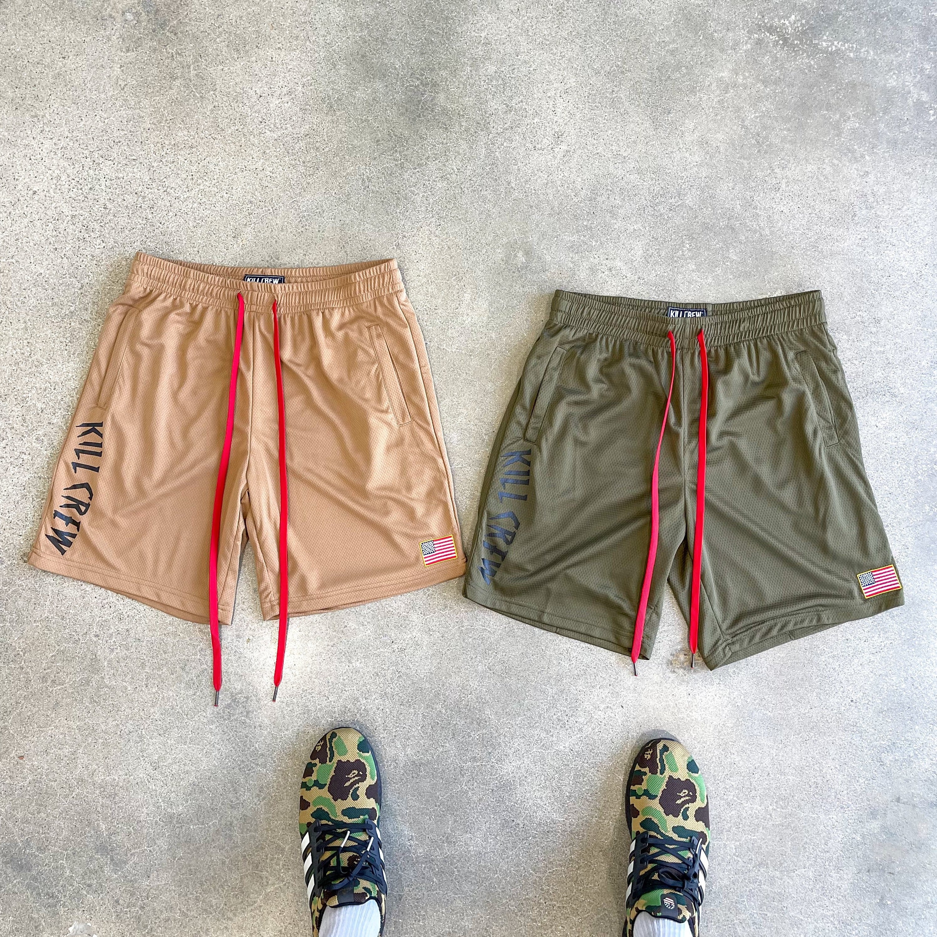 RELAXED CUT SHORTS EMBROIDERED FLAG - OLIVE