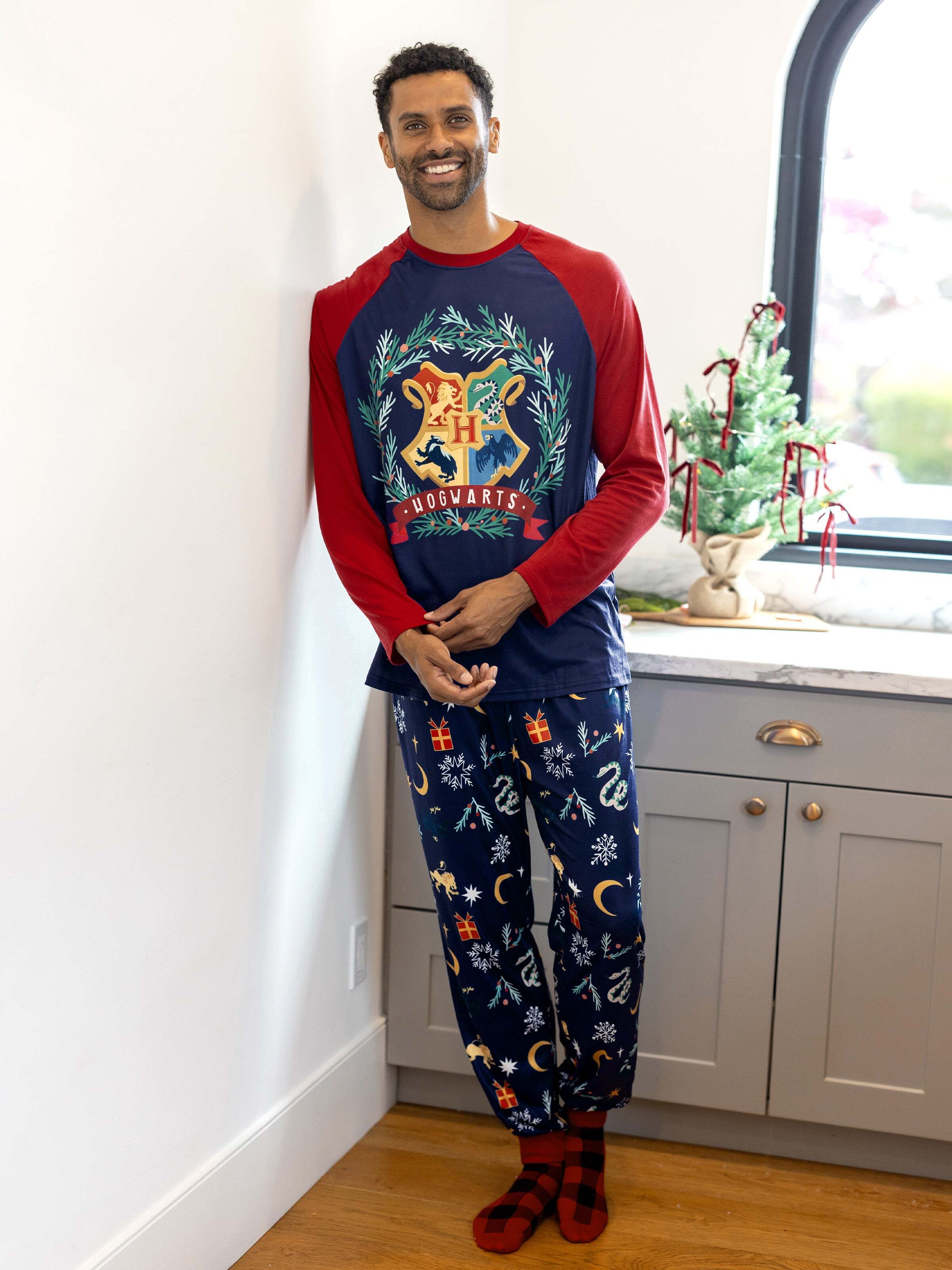 Christmas Family Matching Hogwarts Print Pajamas Sets with Christmas Socks