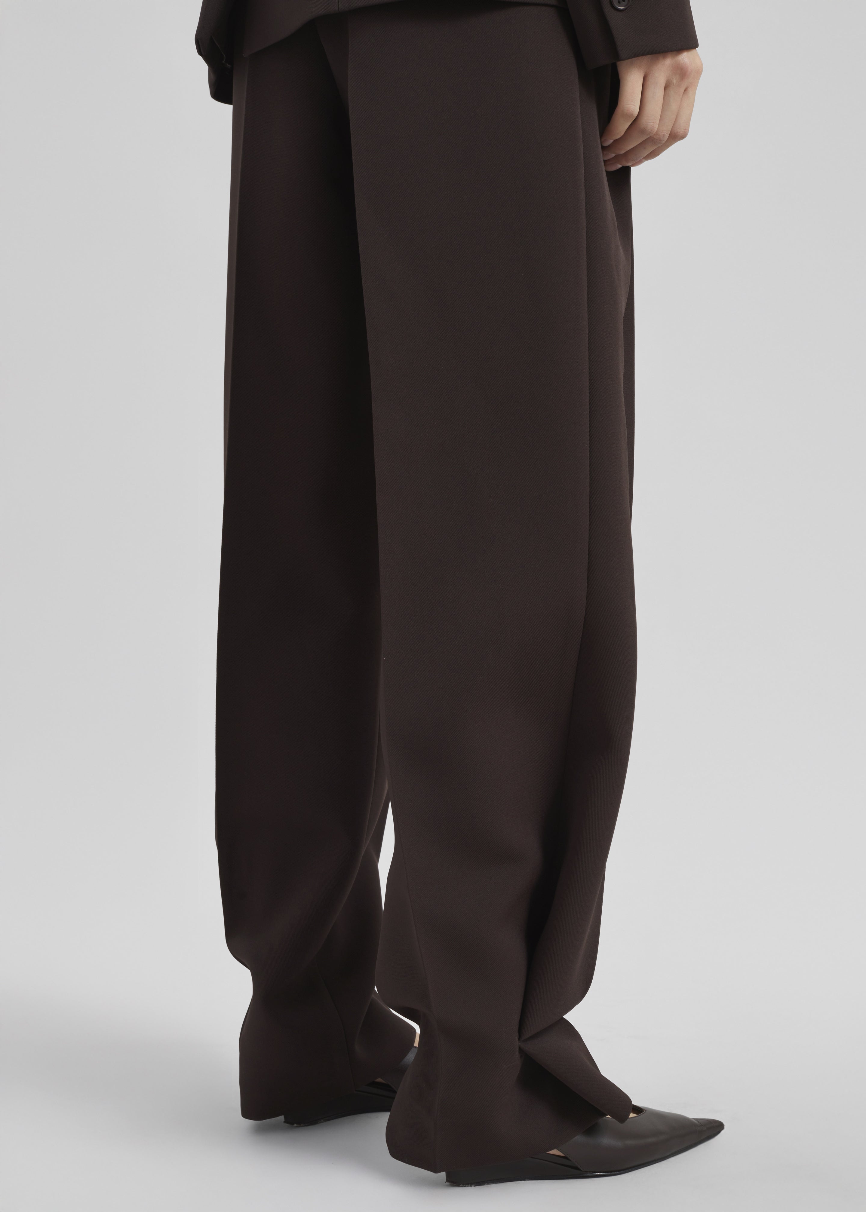 Doyer Pleated Trousers - Brown