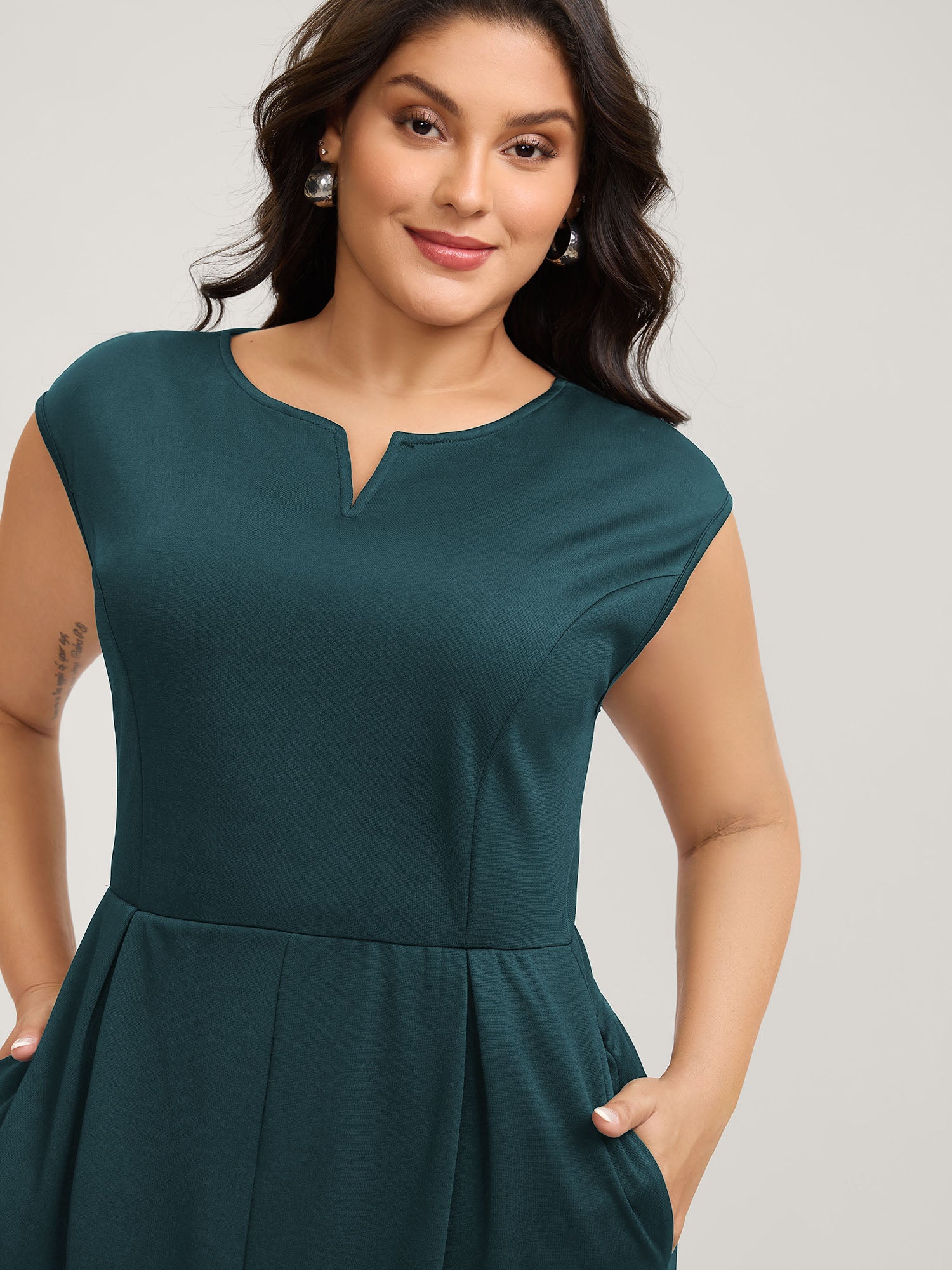 Stretchy Waist Pleated Midi Dress