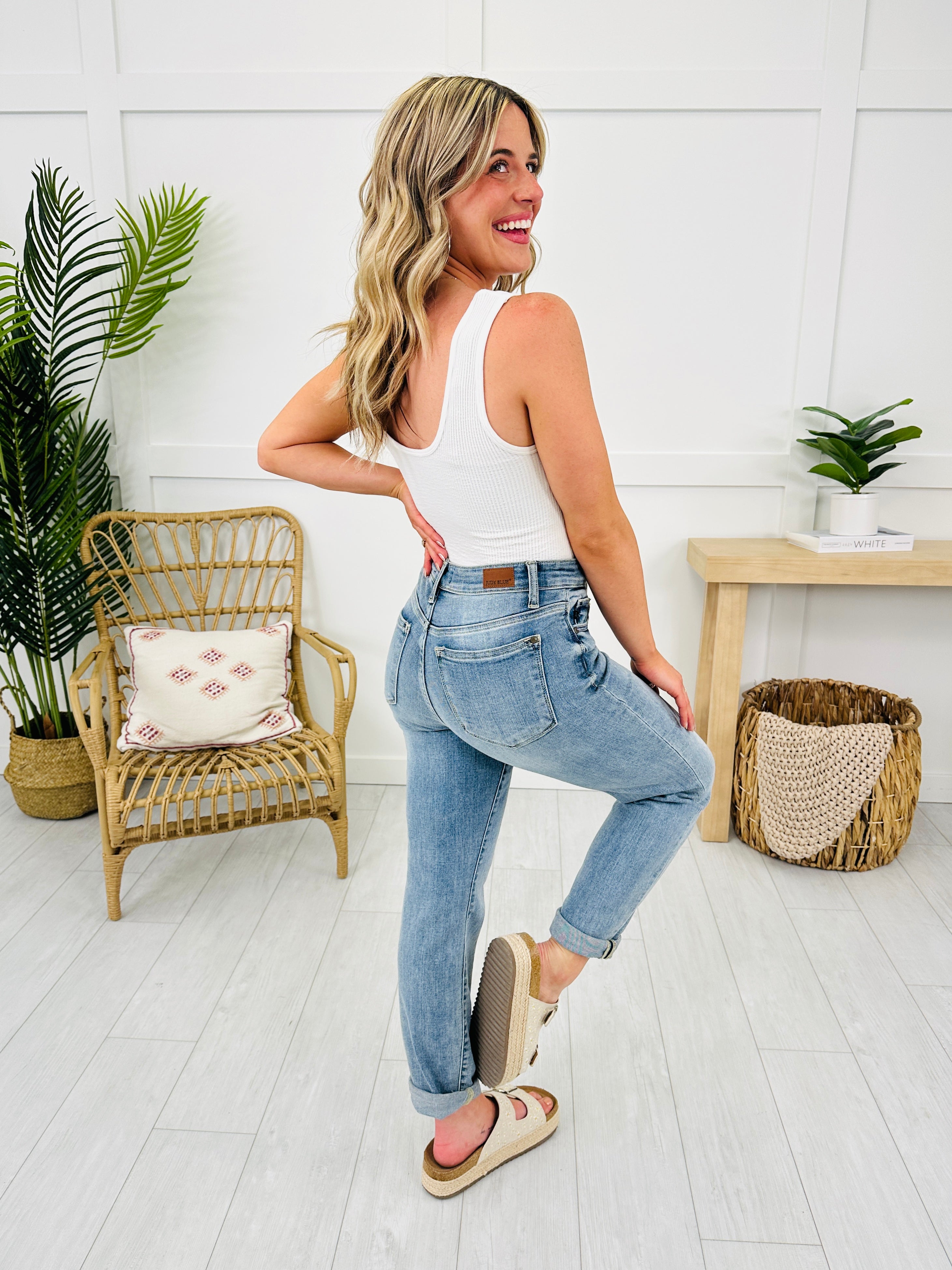 Judy Blue The Bleach Boys Midrise Boyfriend Jeans in Reg/Curvy