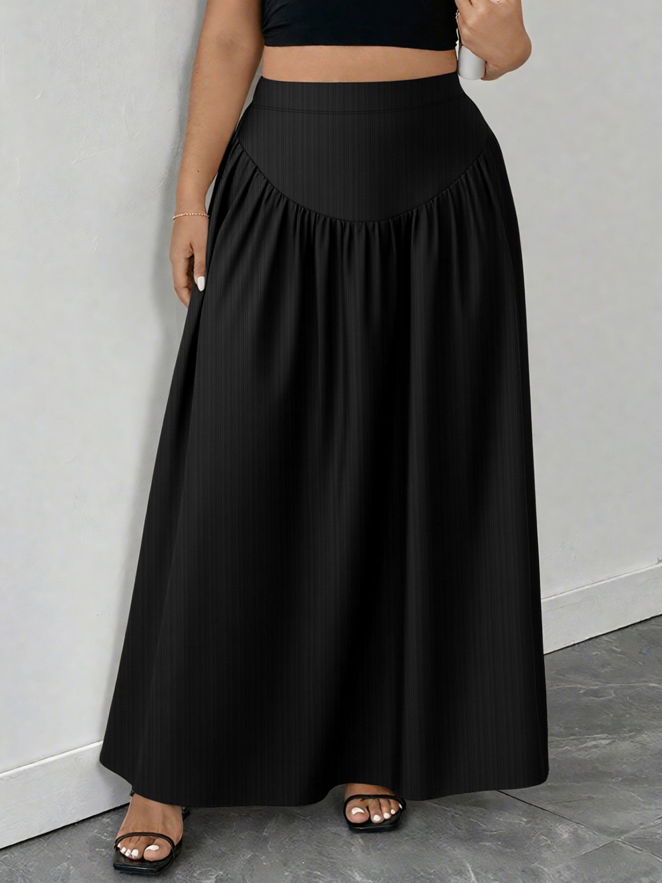 Plus Size Ruched Maxi Skirt with Pockets