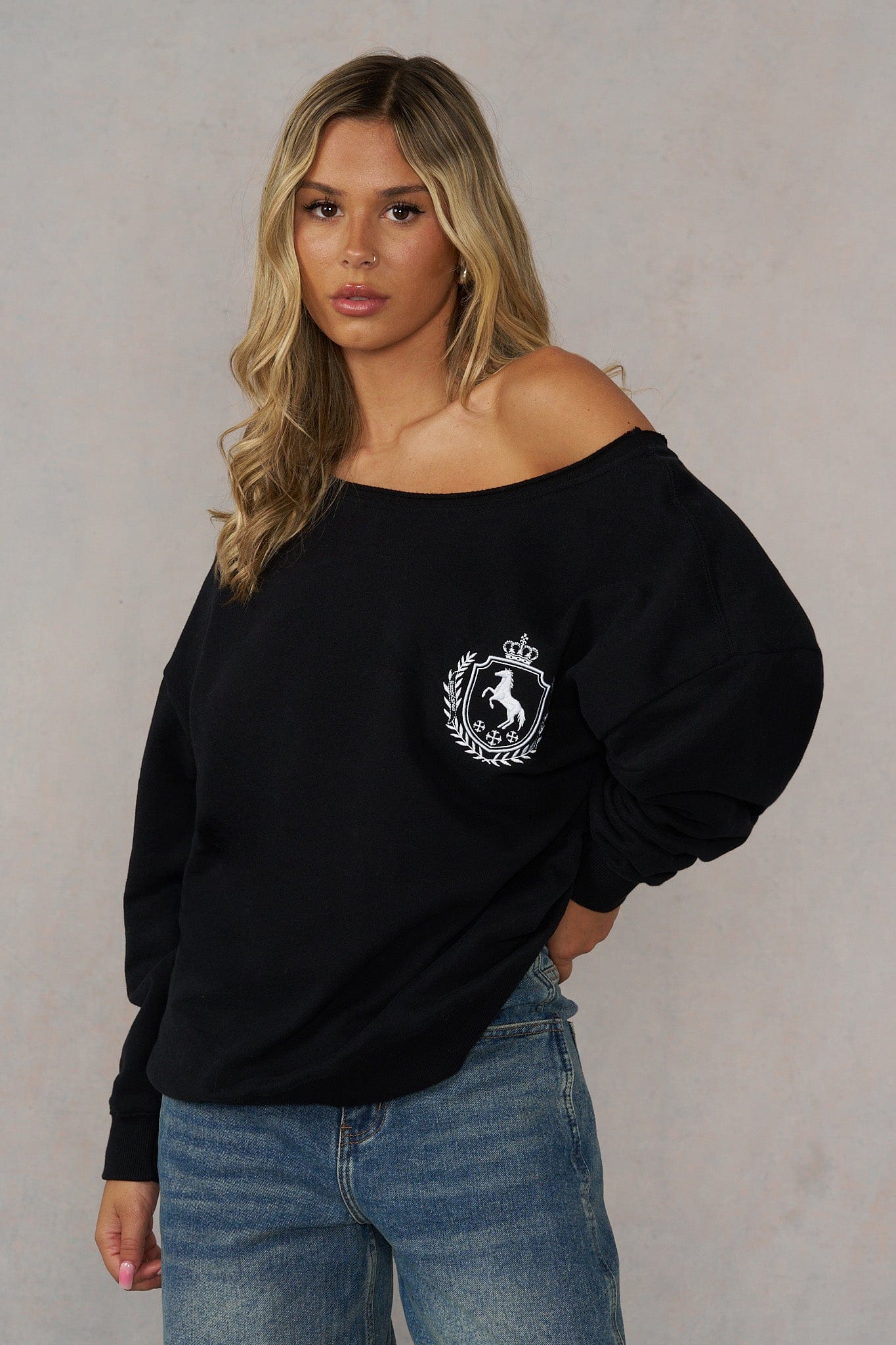 W5158 - Off-shoulder Pullover