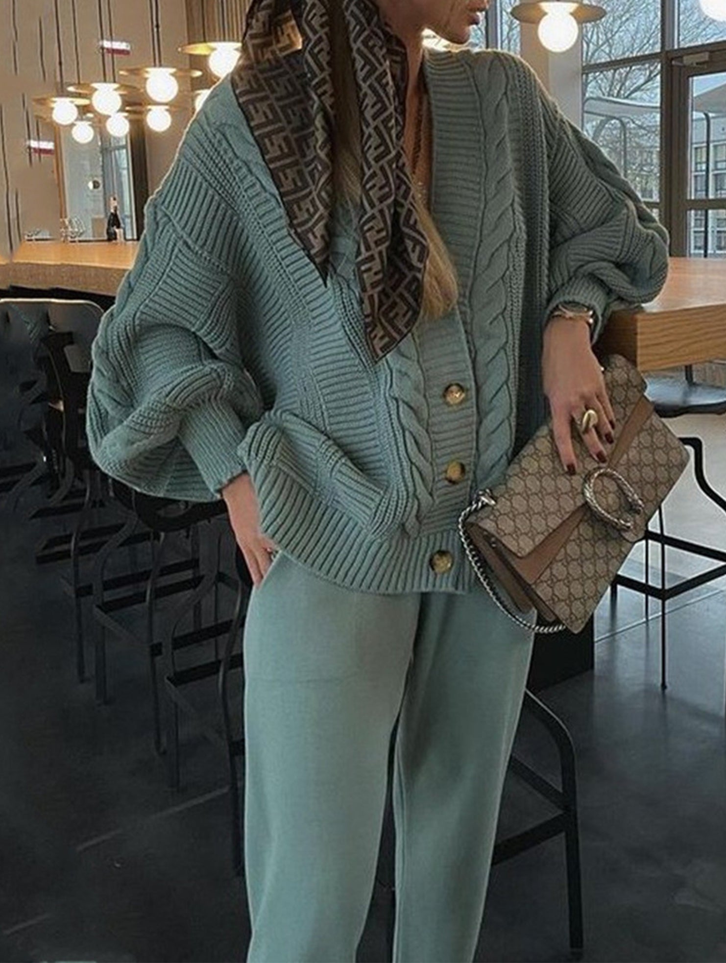 V-neck button-down thick knitted suit for women_CWSS01445