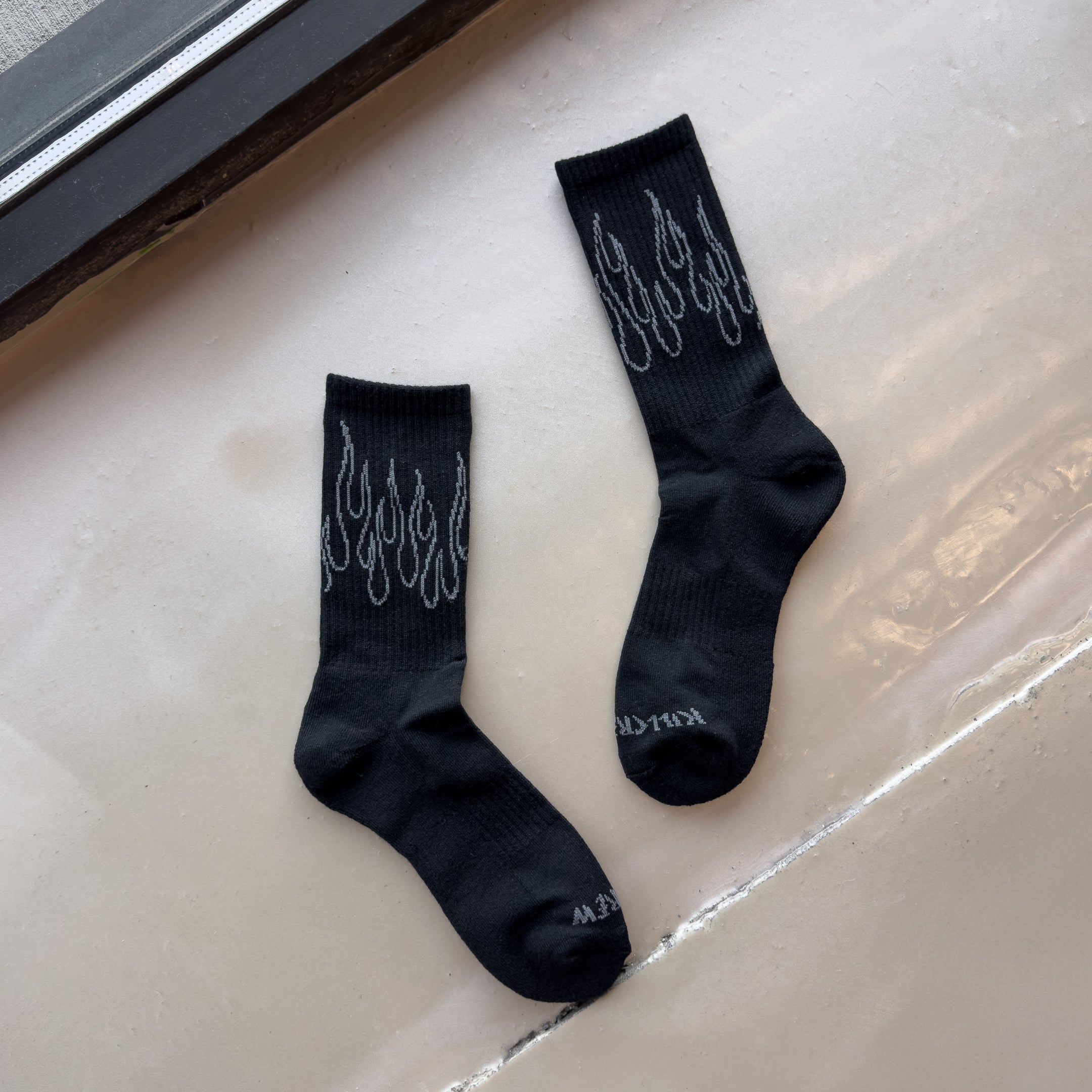 FLAME HIGH SOCKS - BLACKOUT