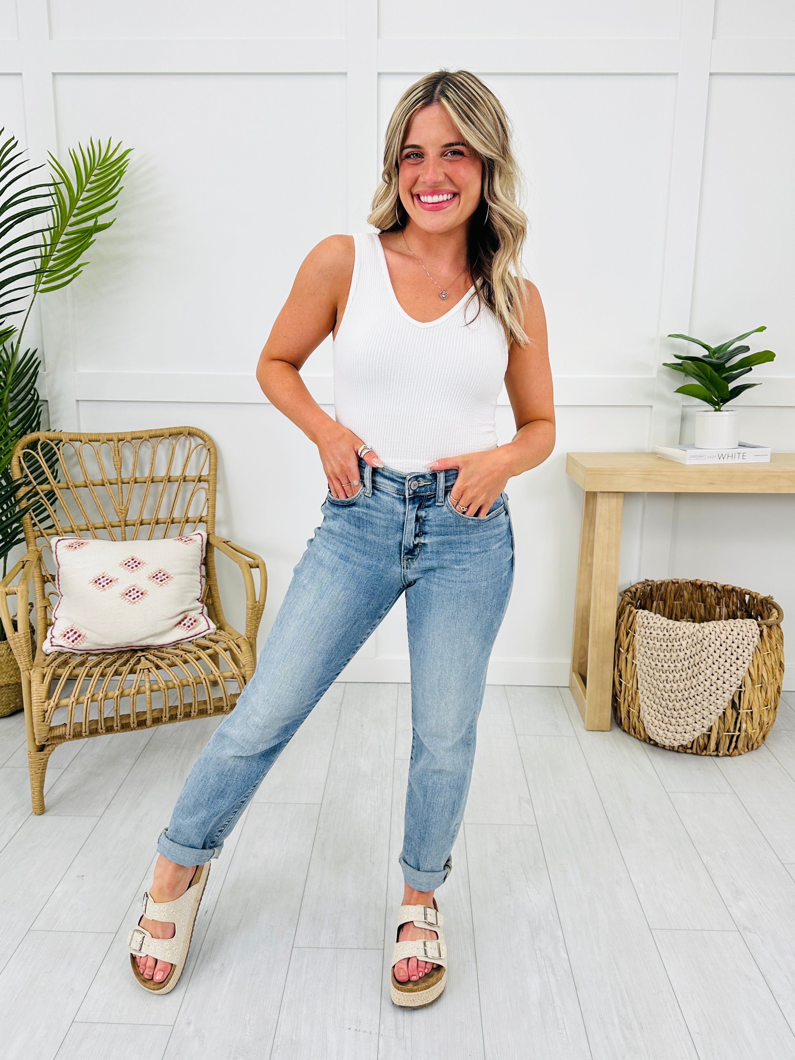 Judy Blue The Bleach Boys Midrise Boyfriend Jeans in Reg/Curvy