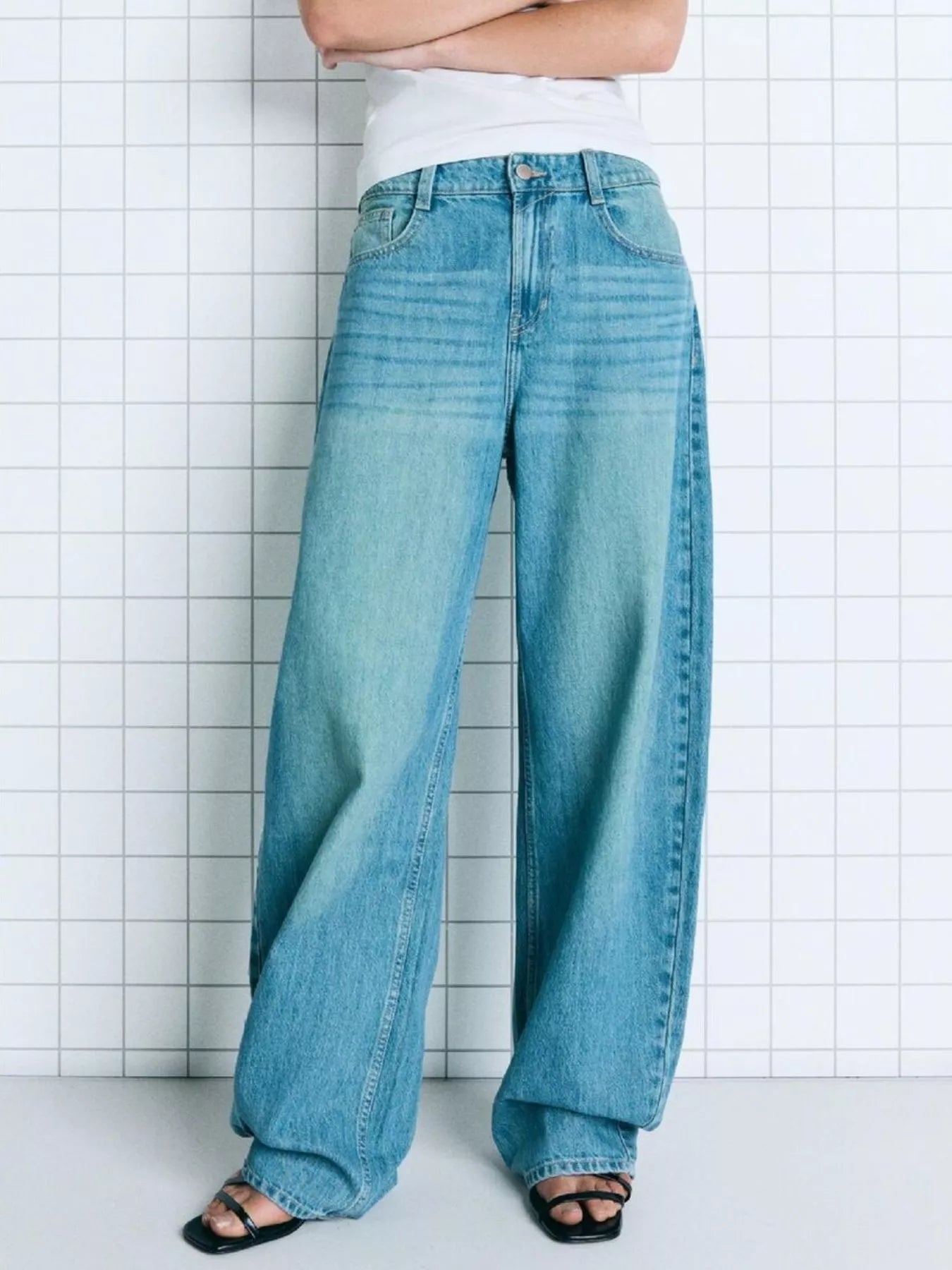 Wide Leg Washed Jeans