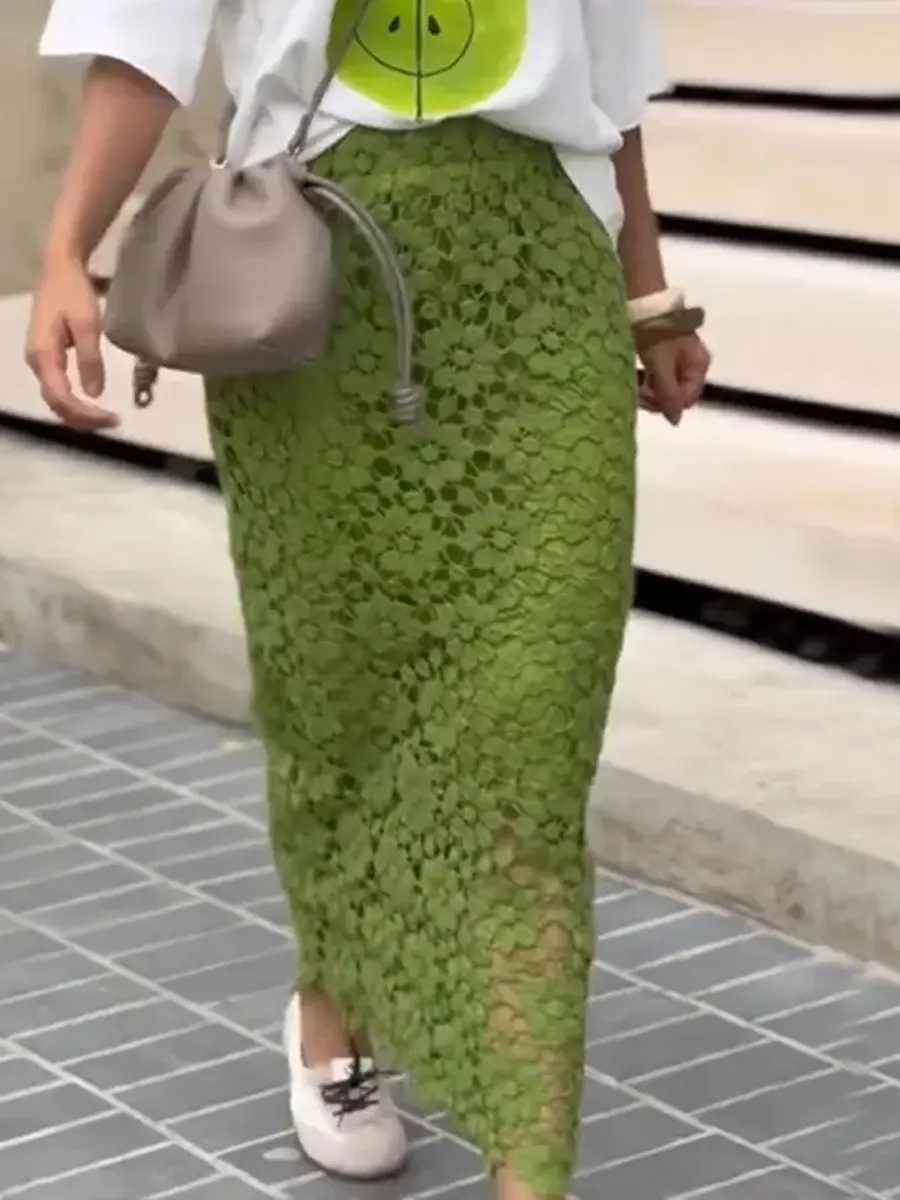 Women's Elegant Hollow-out Lace Slim-fit Skirt