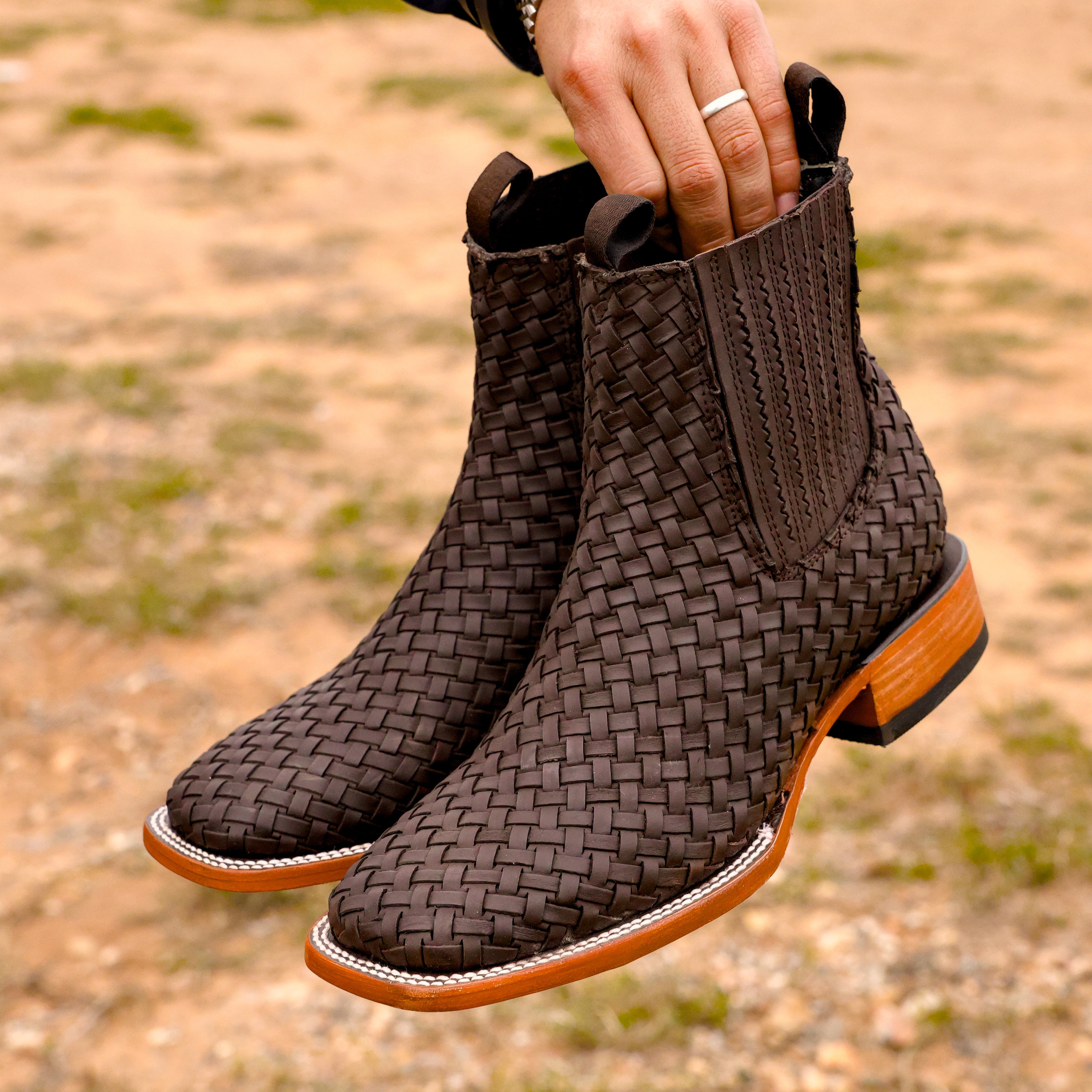 Chocolate Matte Brown Basketweave Leather Botines - Square Toe