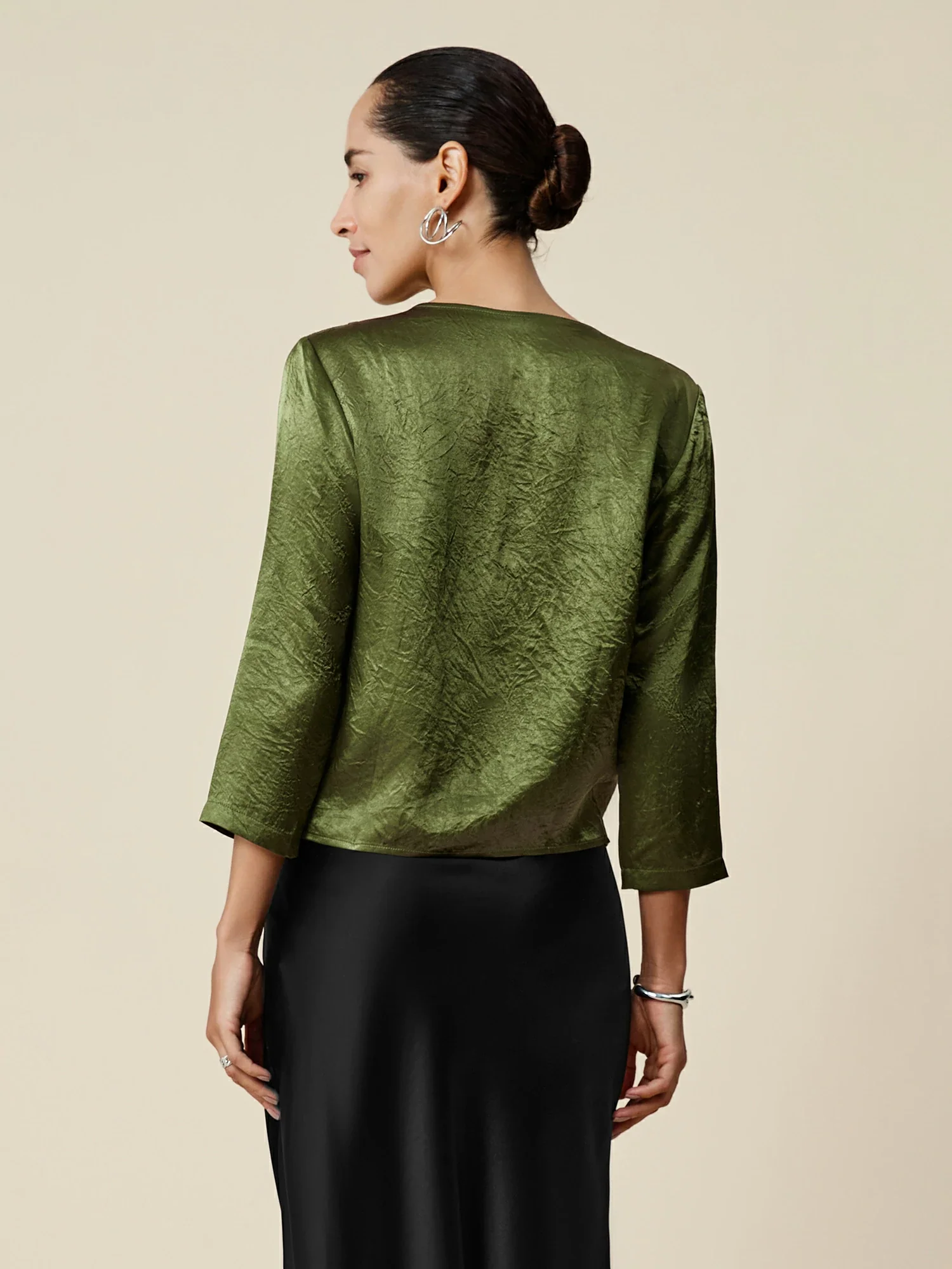 100% Acetate V-Neck Mid-Sleeve Top