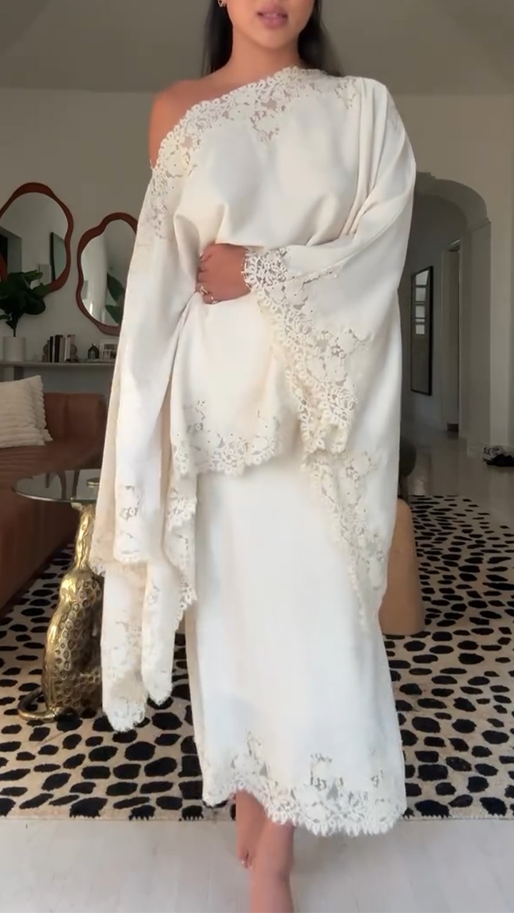 Womens Round Neck Irregular Lace Elegant Temperament Set