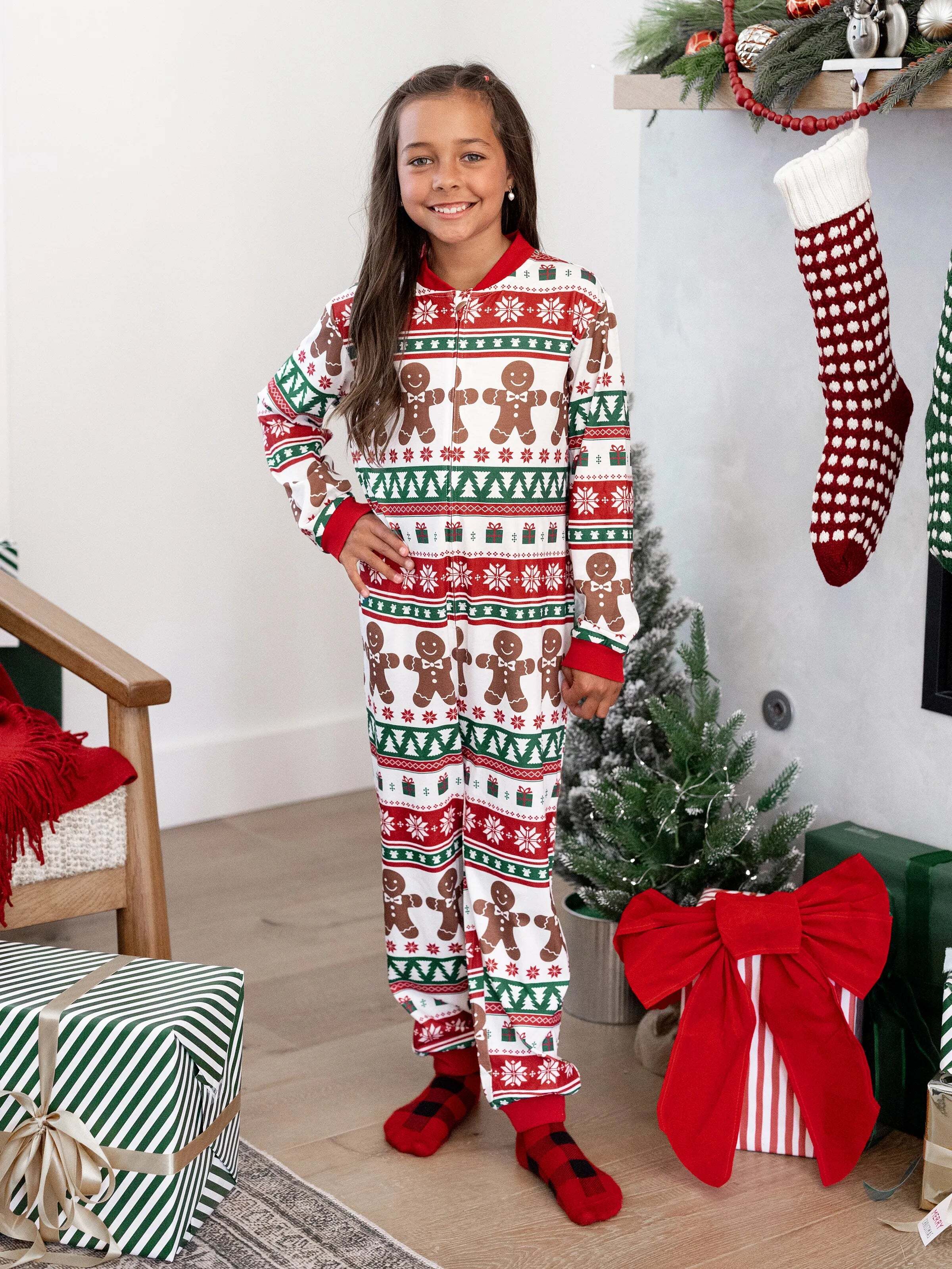 Christmas Matching Family Pajamas Set Gingerbread Christmas-theme Plaid Print PJS with Christmas Socks Red