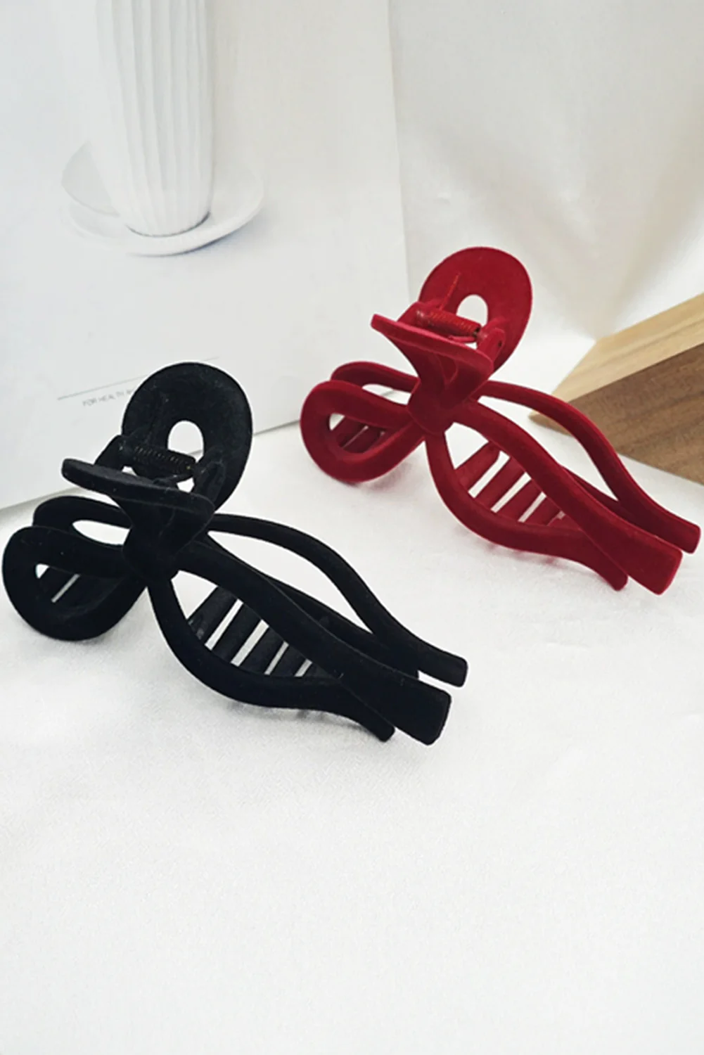 Black Velvet-Flocked Bow Shape Claw Clip